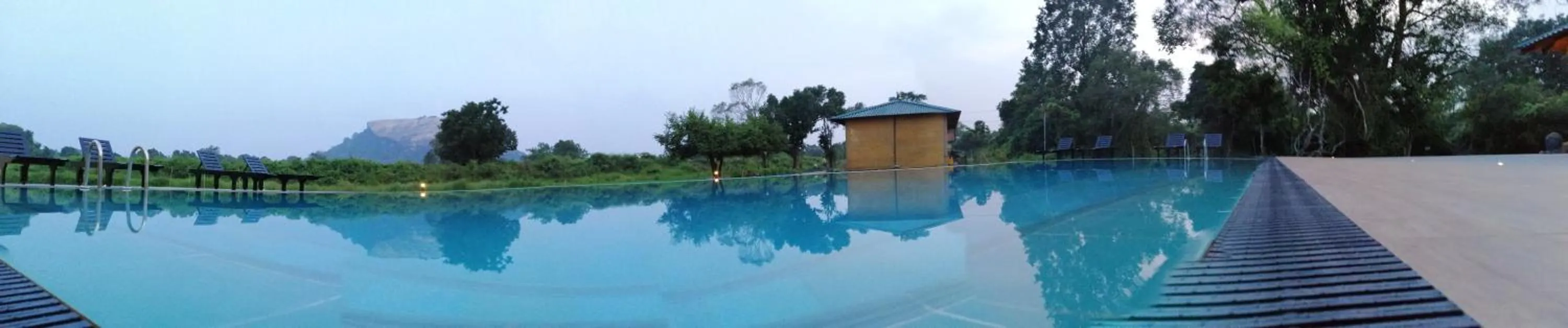 Swimming pool in Sigiriya King's Resort