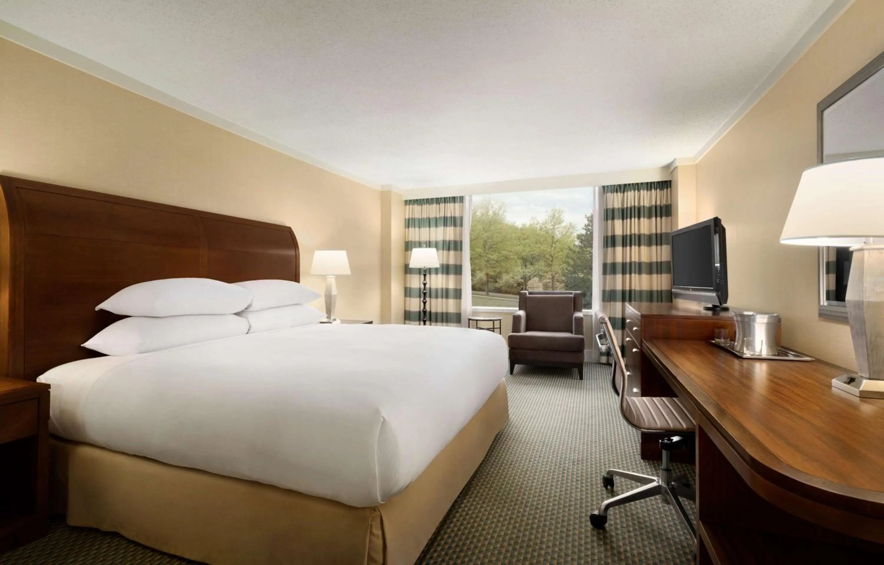 Bed in DoubleTree by Hilton Stamford