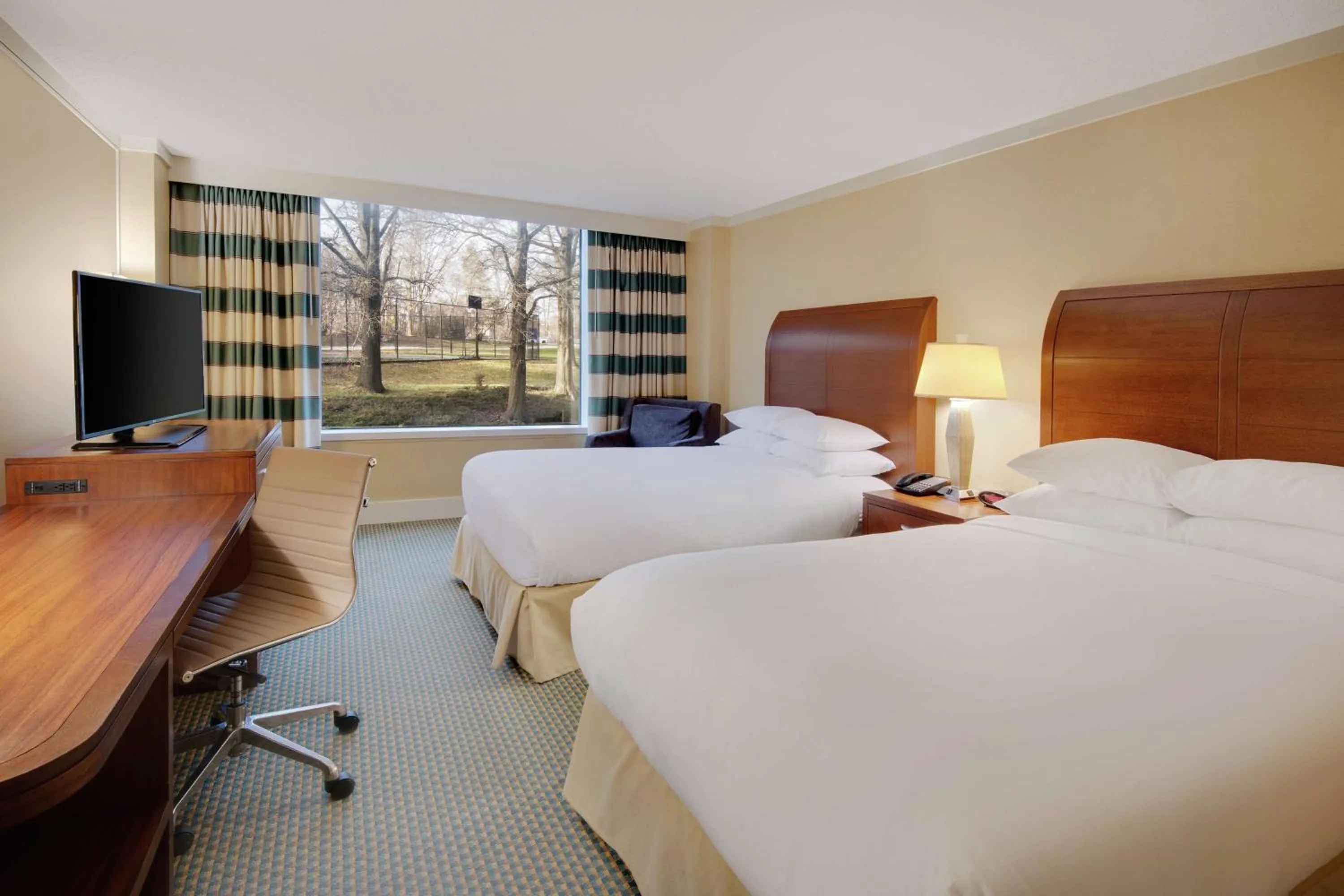Bedroom, Bed in DoubleTree by Hilton Stamford