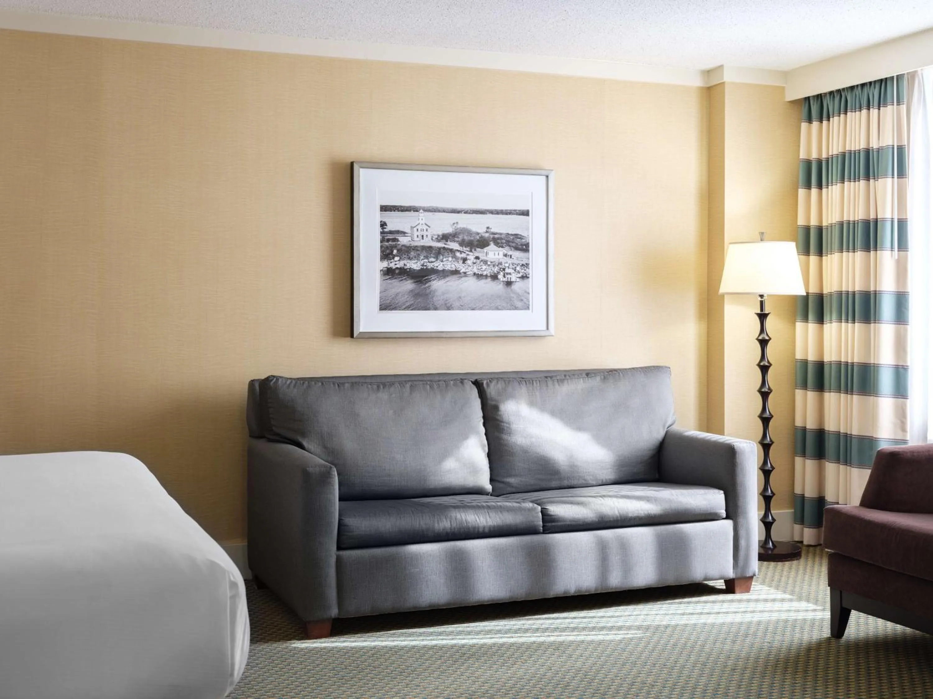 Living room in DoubleTree by Hilton Stamford