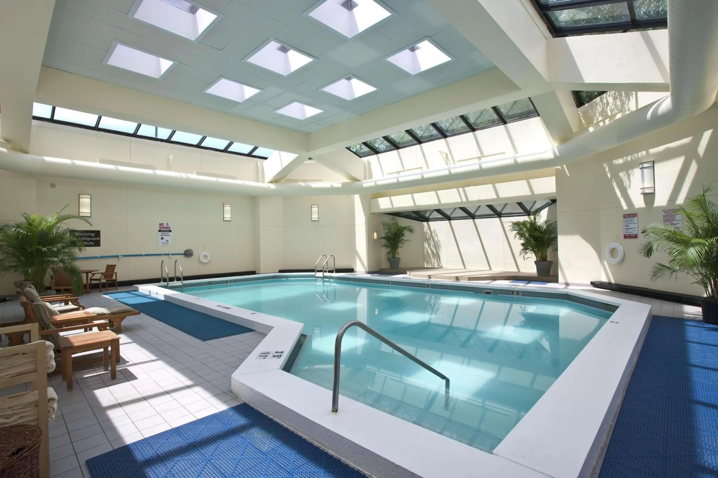 Swimming pool in DoubleTree by Hilton Stamford