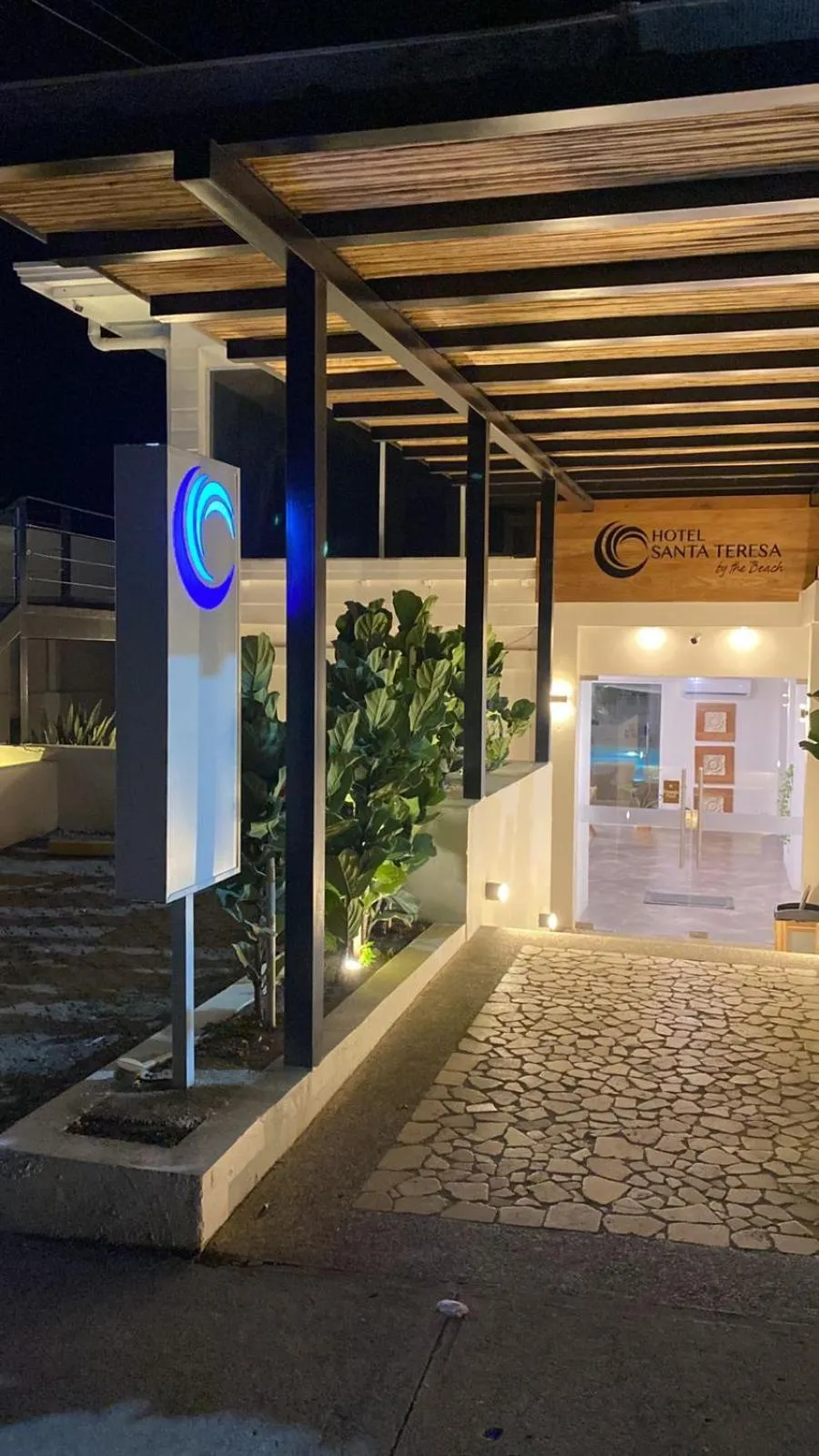 Facade/entrance in Hotel Santa Teresa by the Beach