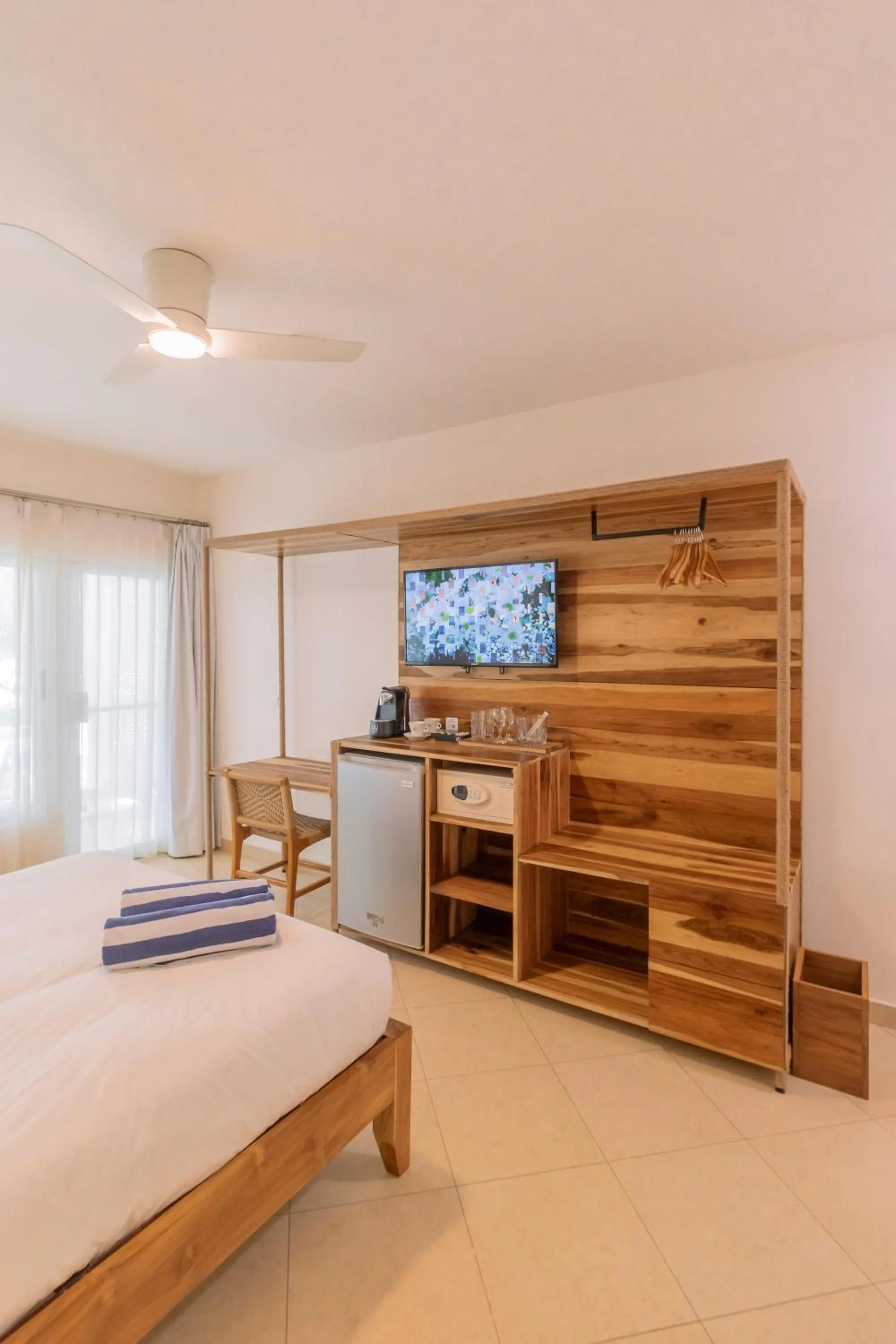 Standard Queen with Balcony Courtyard View in Hotel Santa Teresa by the Beach