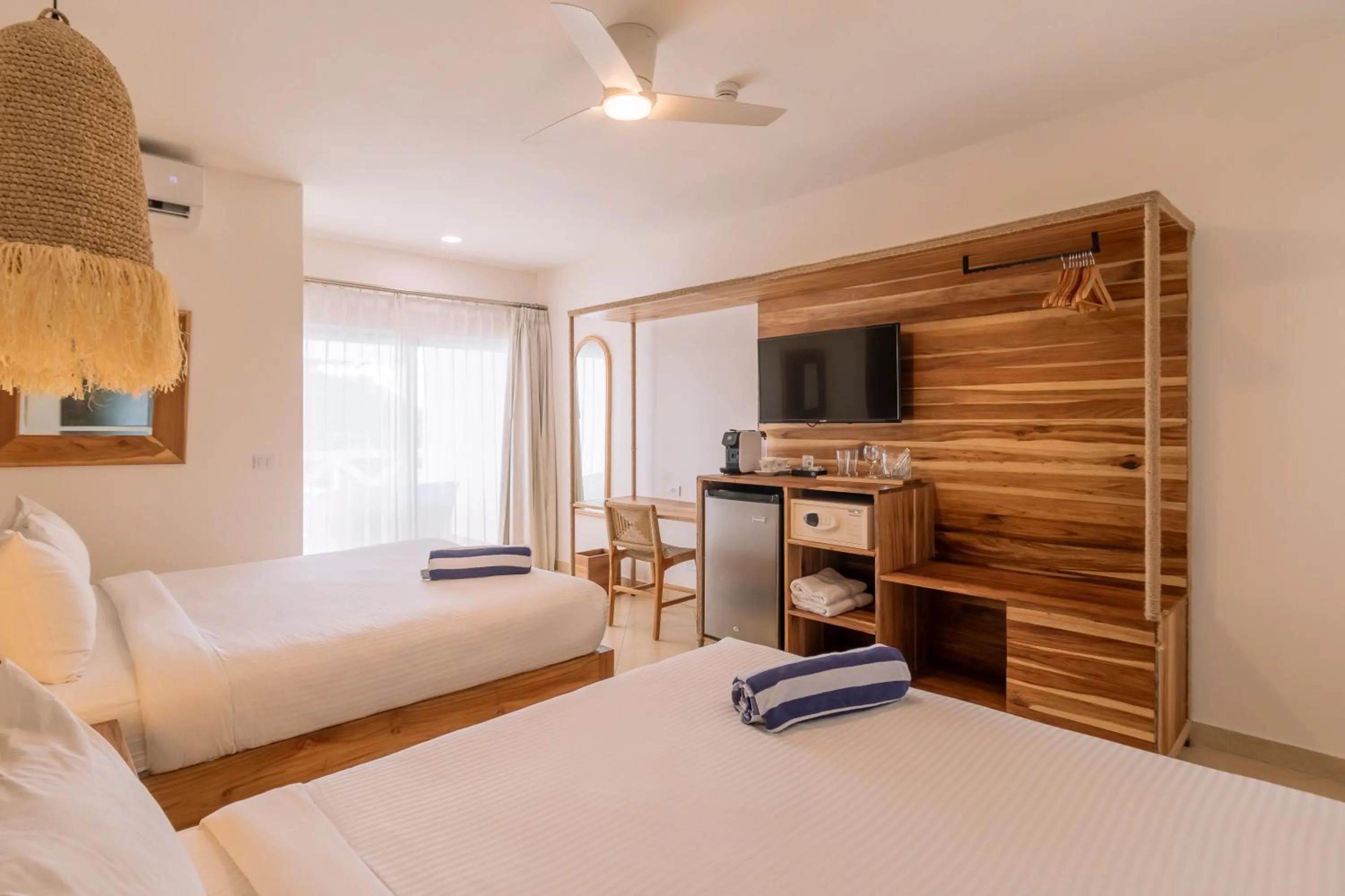 Deluxe 2 Queen with Balcony partial Ocean View in Hotel Santa Teresa by the Beach