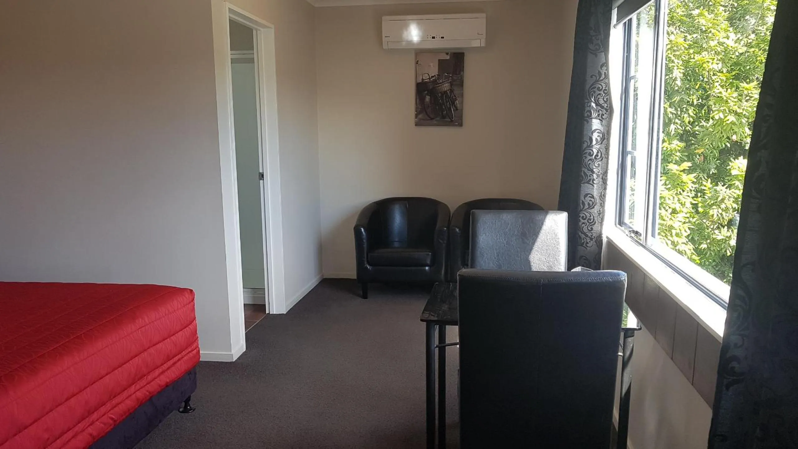 Bed in Palm Court Motel