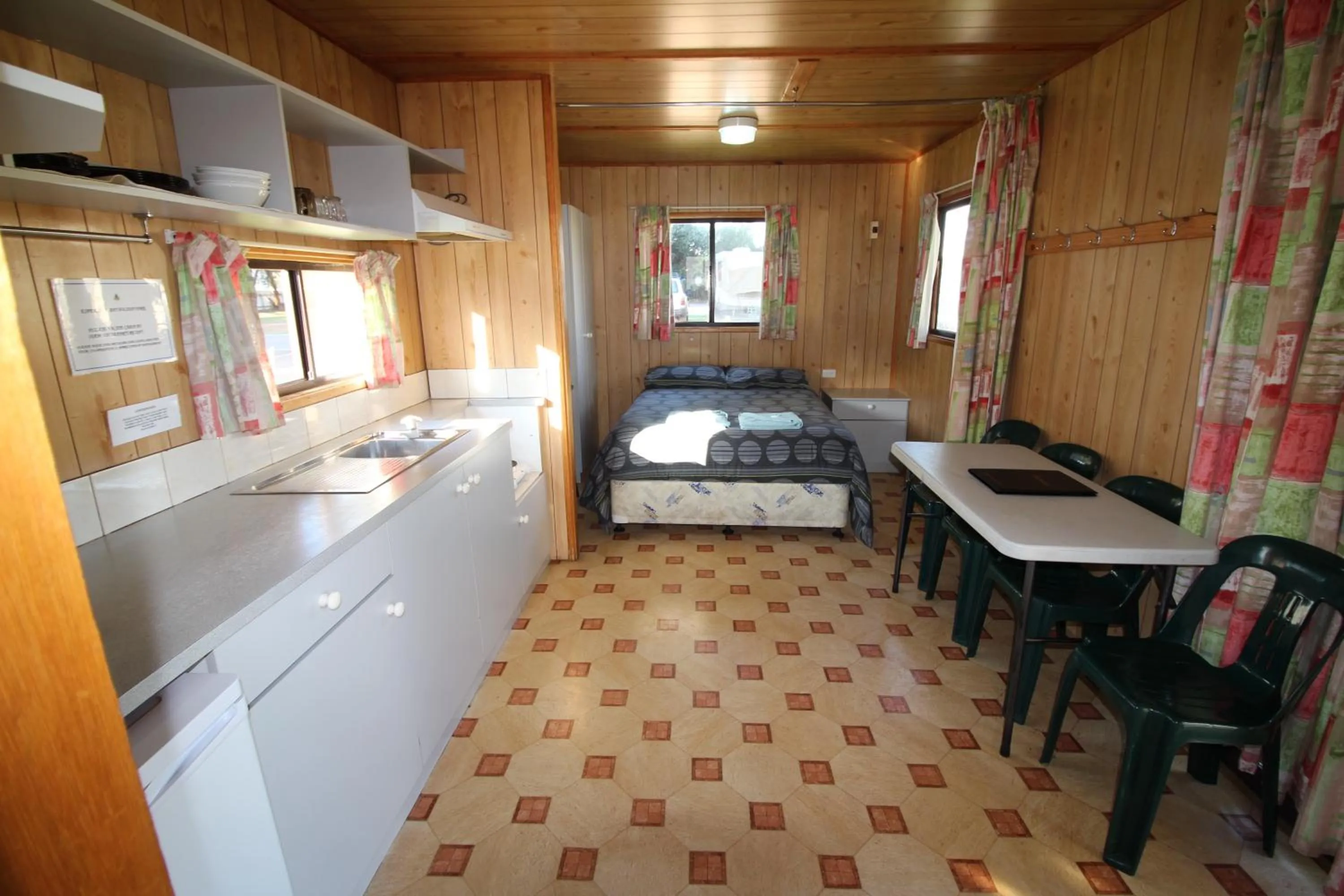 Coffee/tea facilities, Bed in Esperance Bay Holiday Park