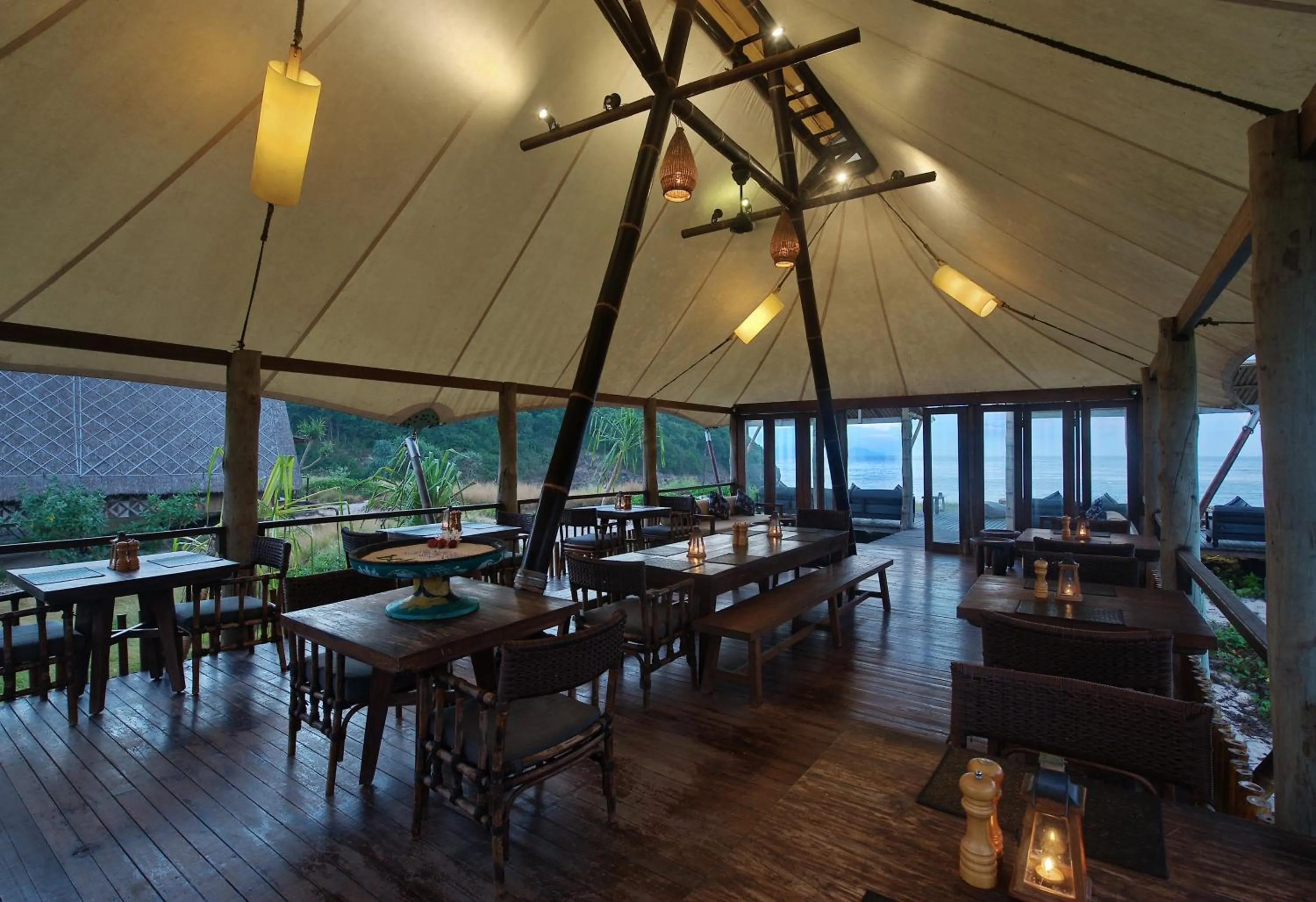 Restaurant/places to eat in Jeeva Beloam Beach Camp