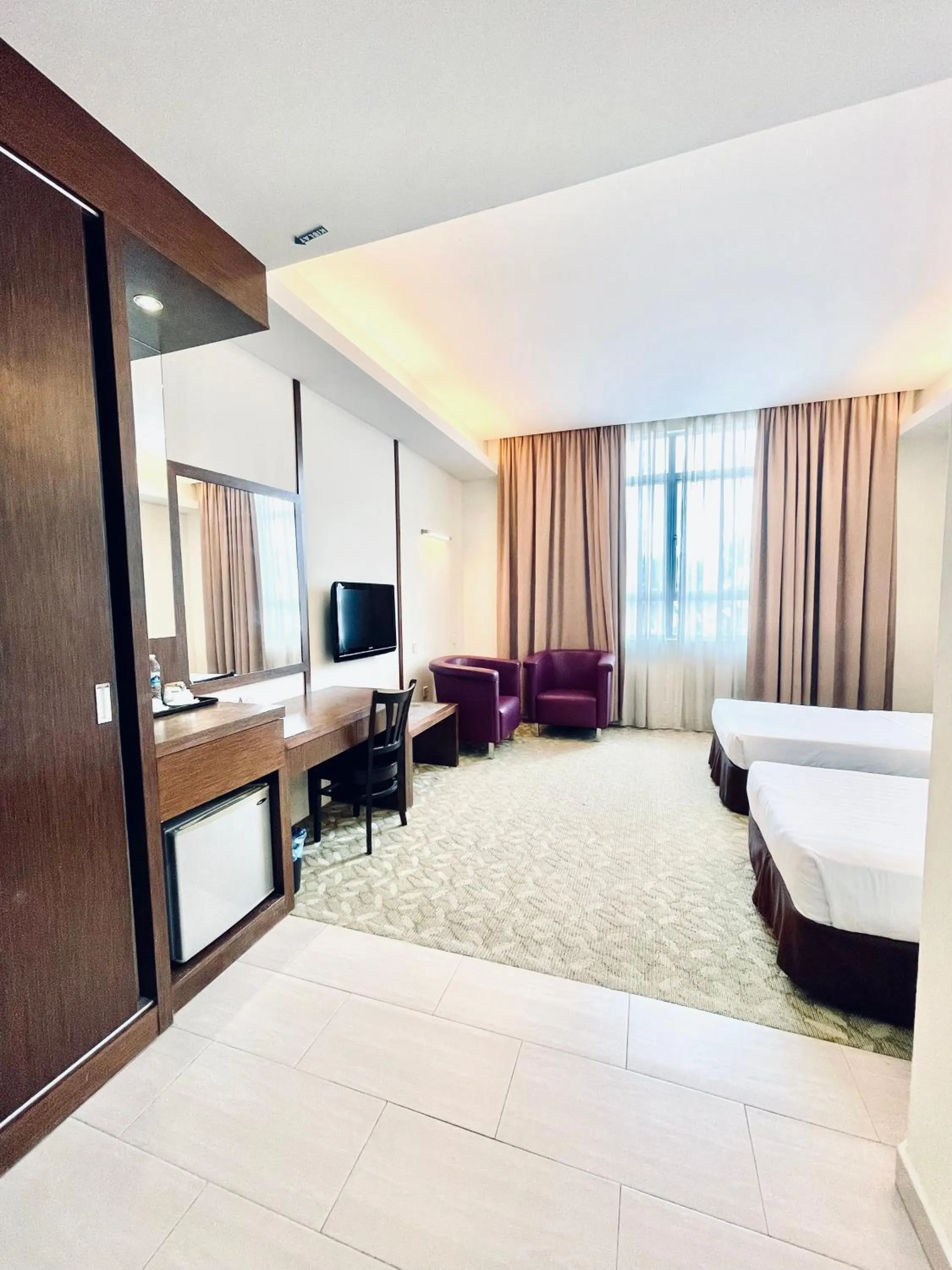 Photo of the whole room, Bed in Seemsoon Hotel