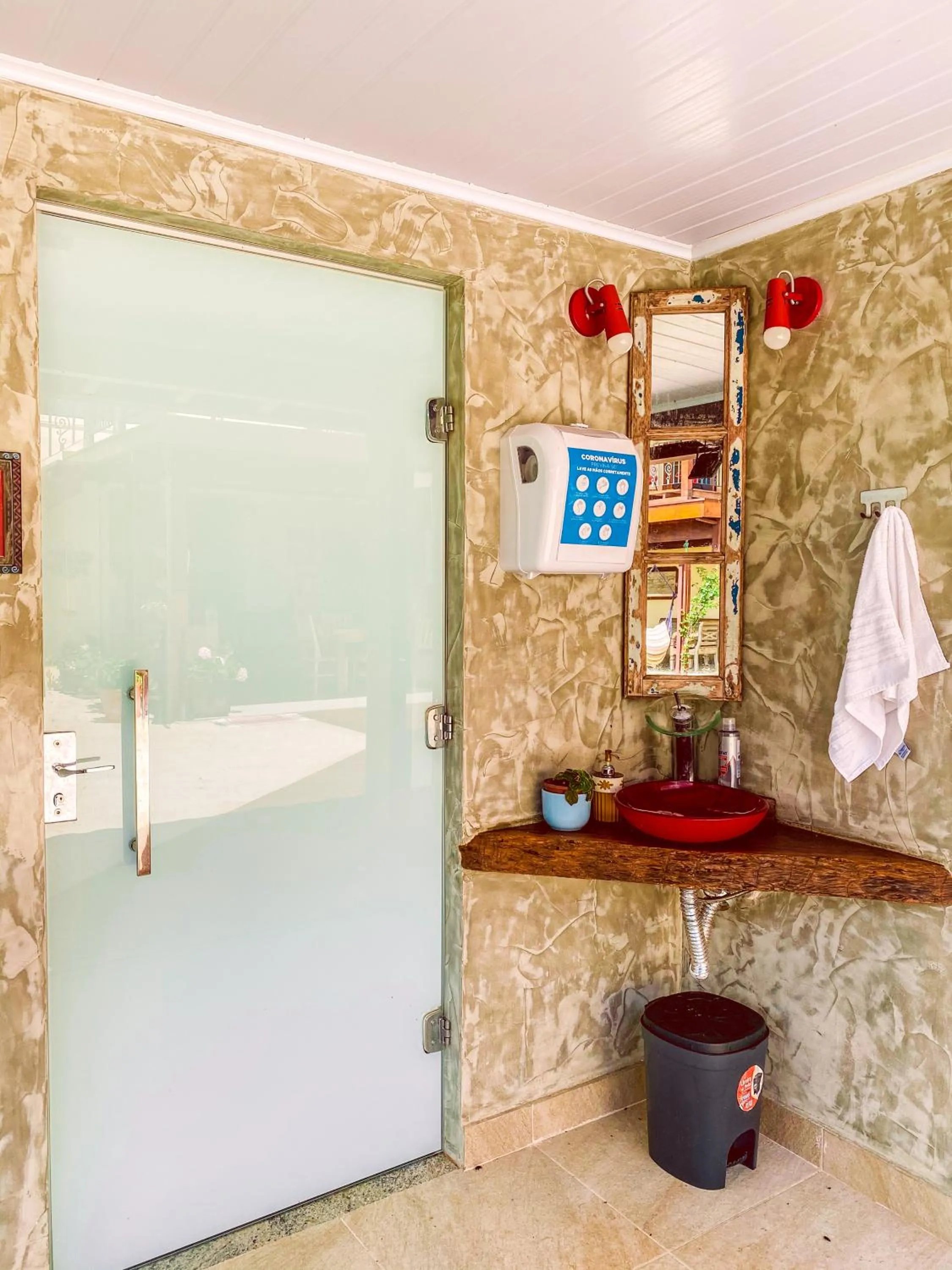 Toilet in Pousada Quintal da Lua