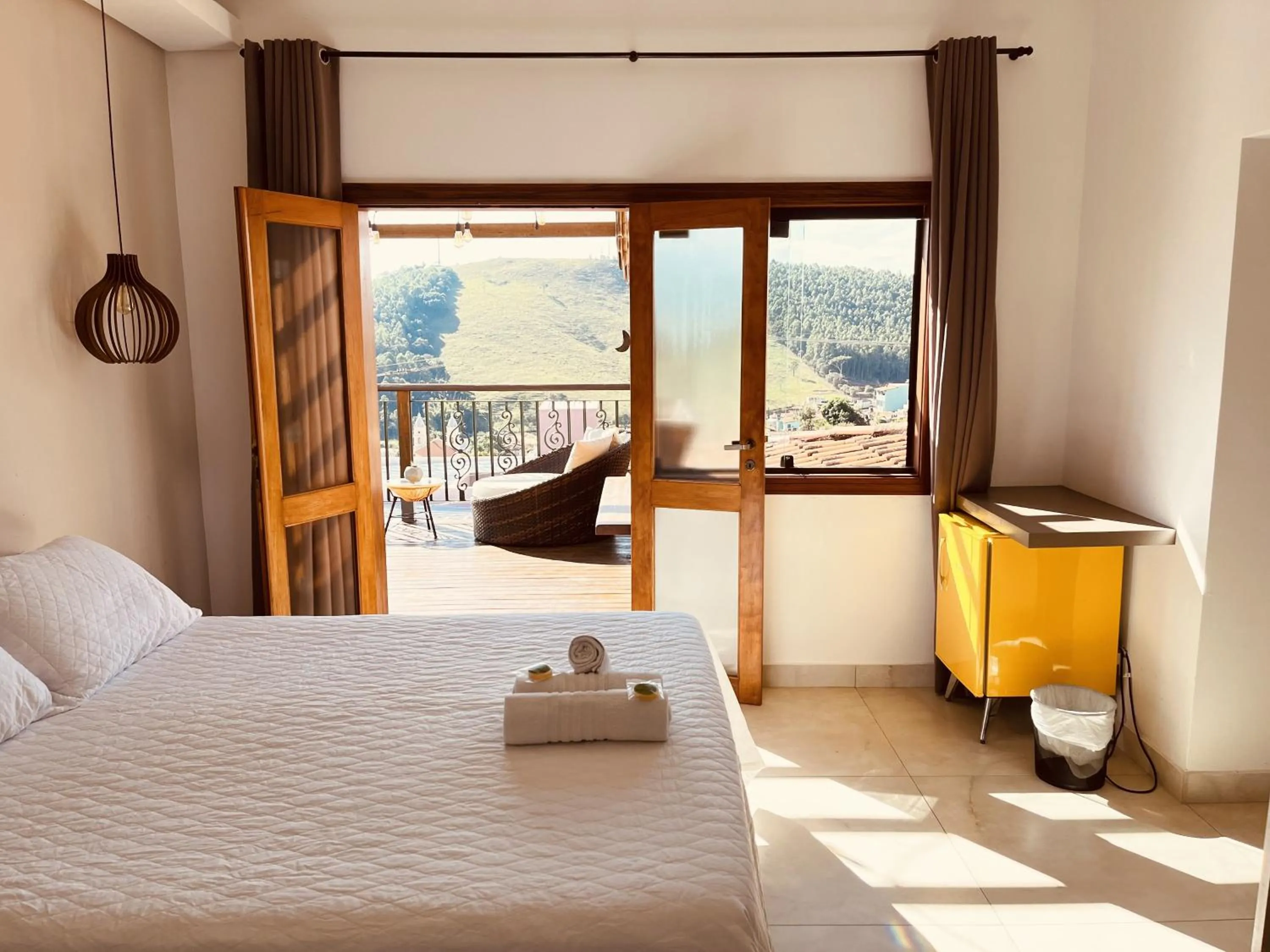 Balcony/Terrace, Bed in Pousada Quintal da Lua