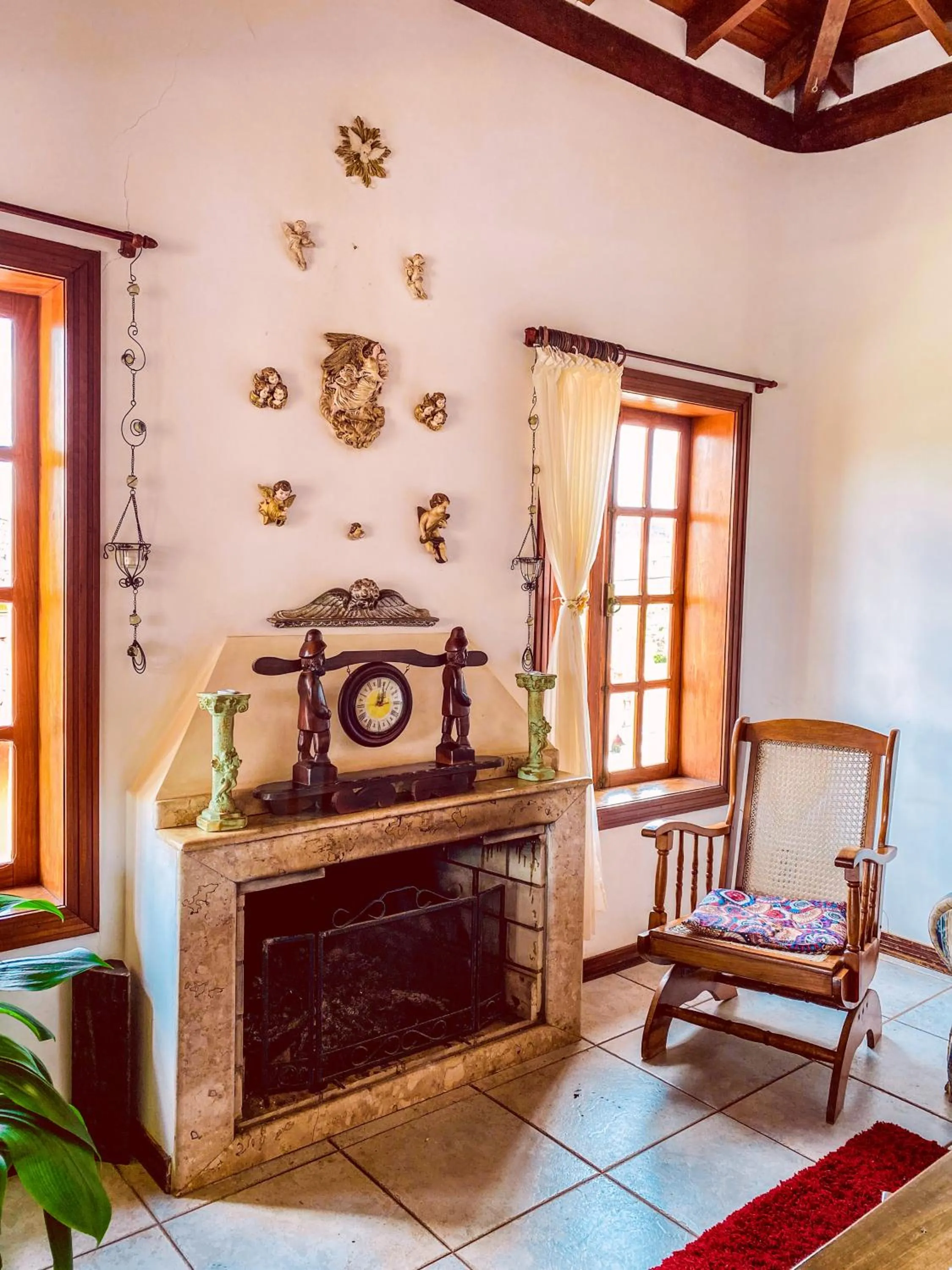 Living room in Pousada Quintal da Lua