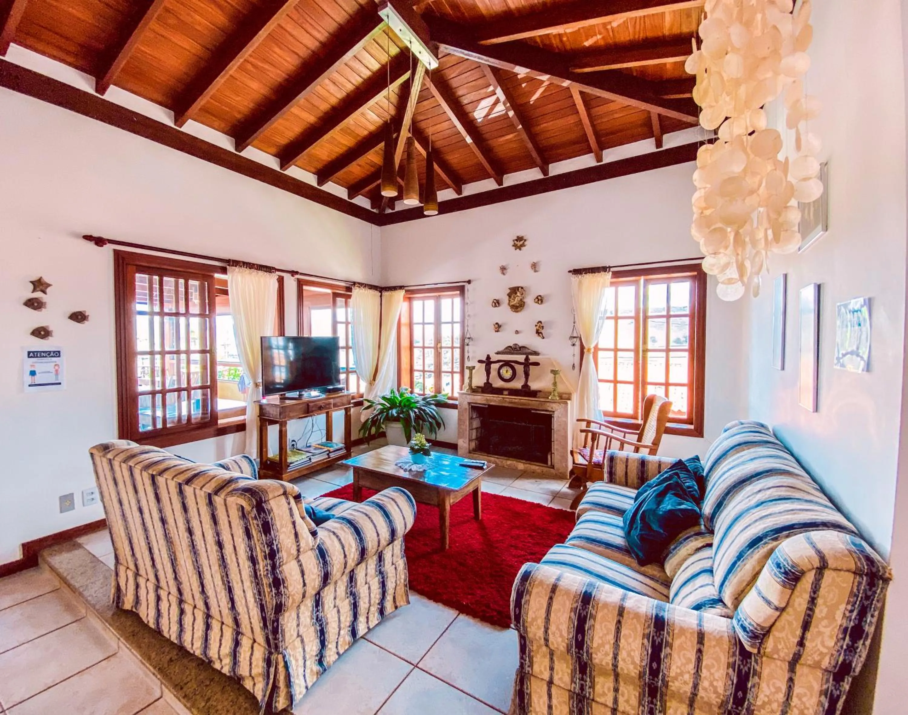 Living room in Pousada Quintal da Lua