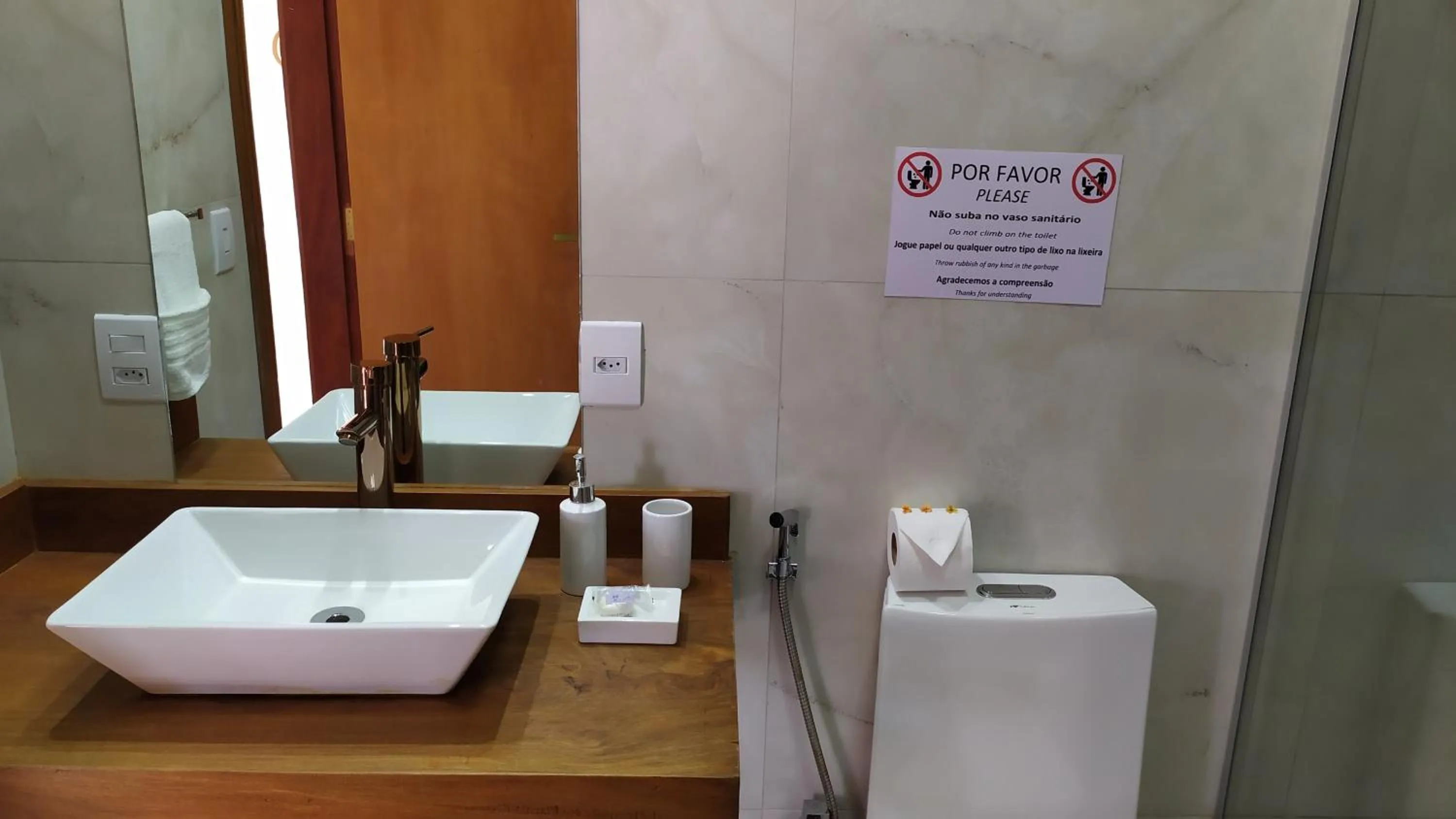 Bathroom in Pousada Quintal da Lua