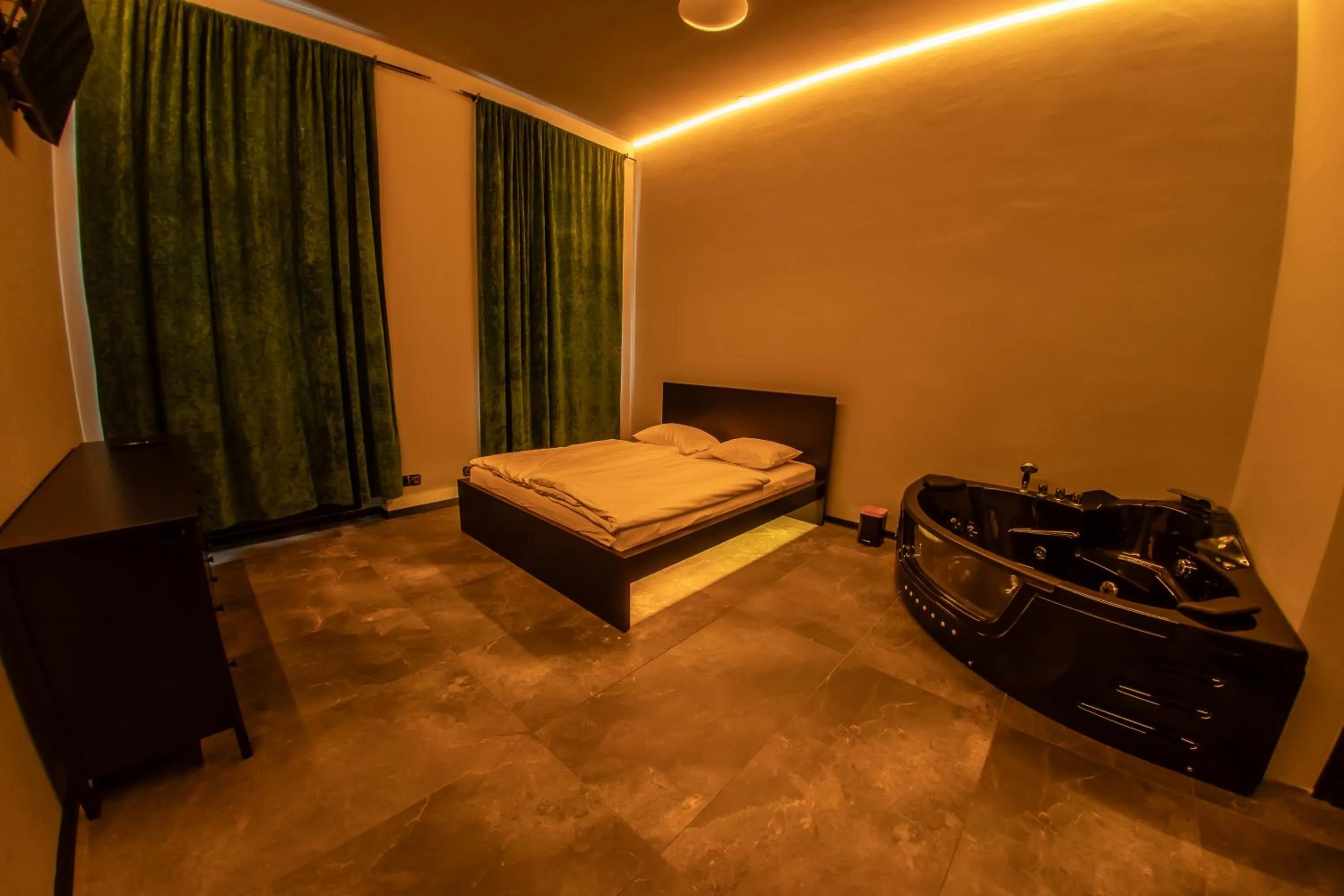 Photo of the whole room, Bed in Wellness Rooms Central