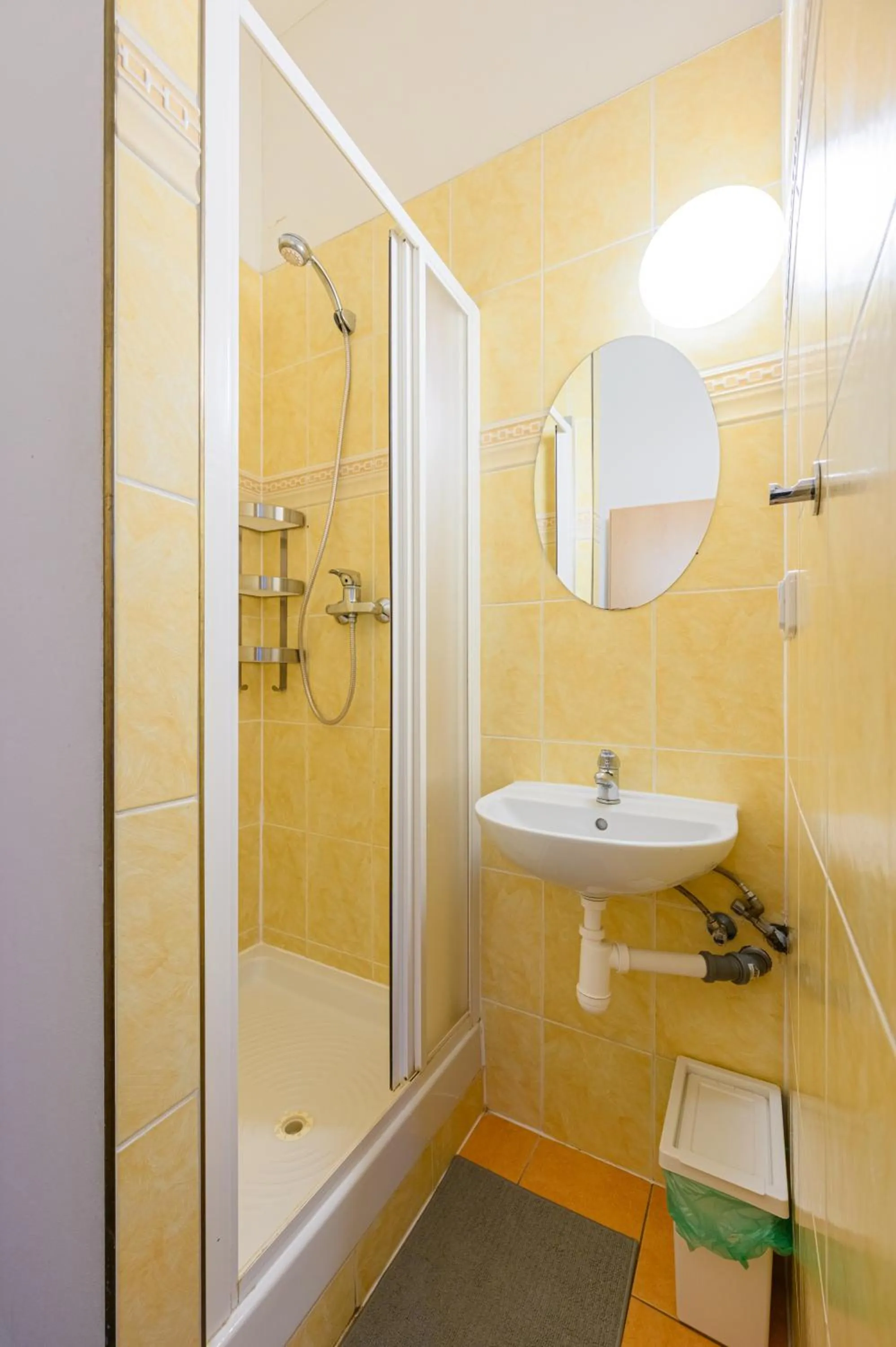 Shower in Wellness Rooms Central