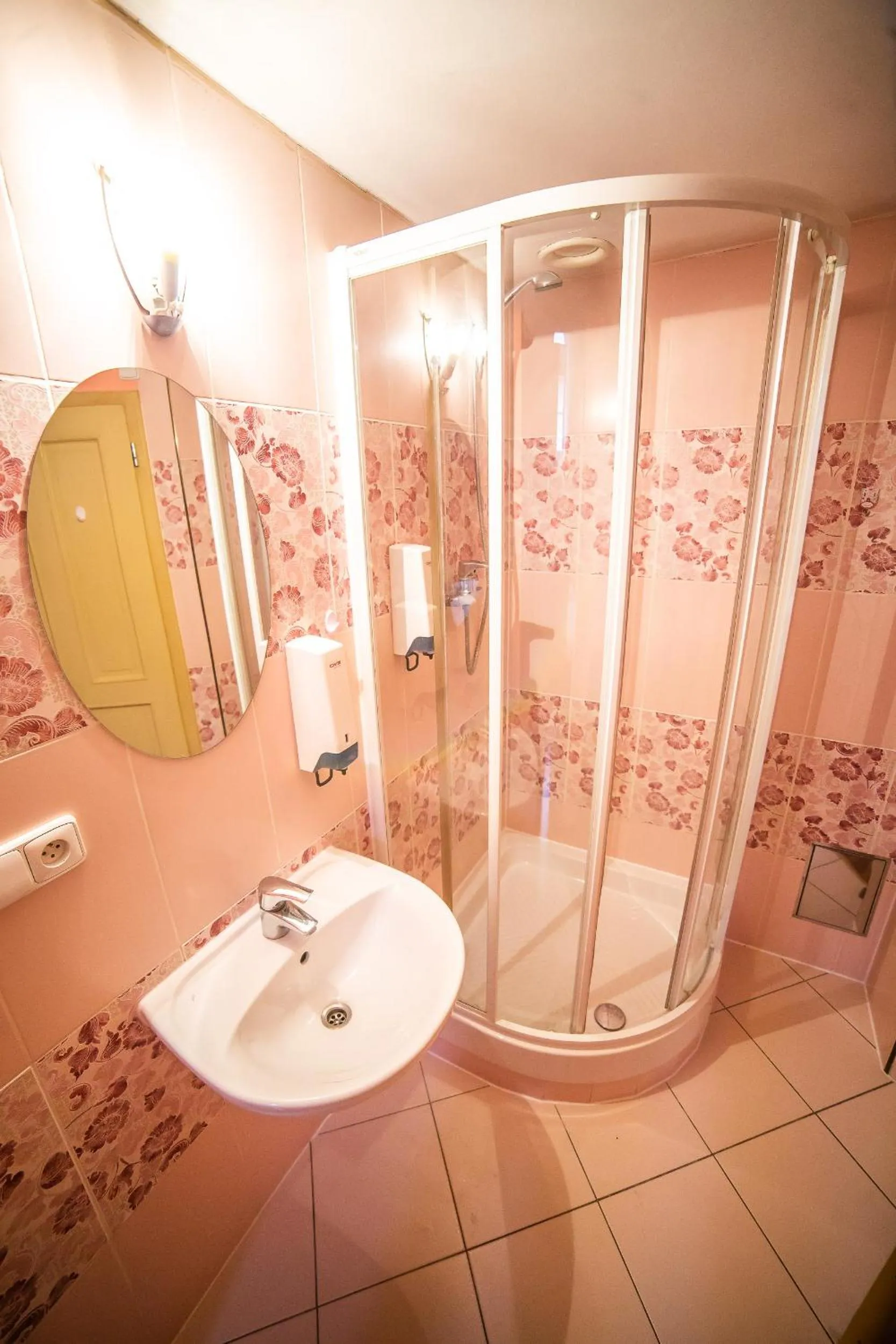 Shower, Bathroom in Sleep&Go