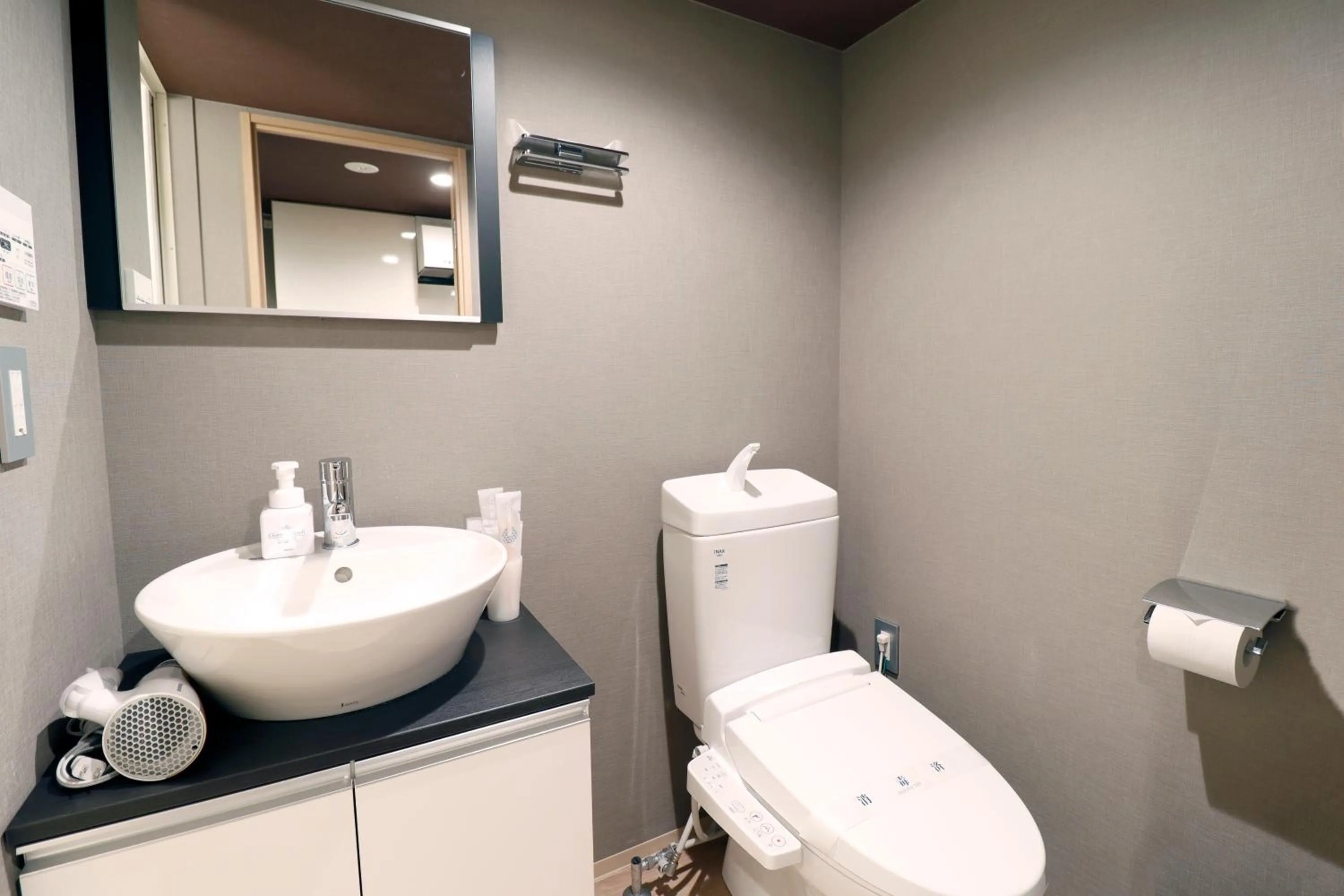 Toilet in Stay SAKURA Kyoto Gion North