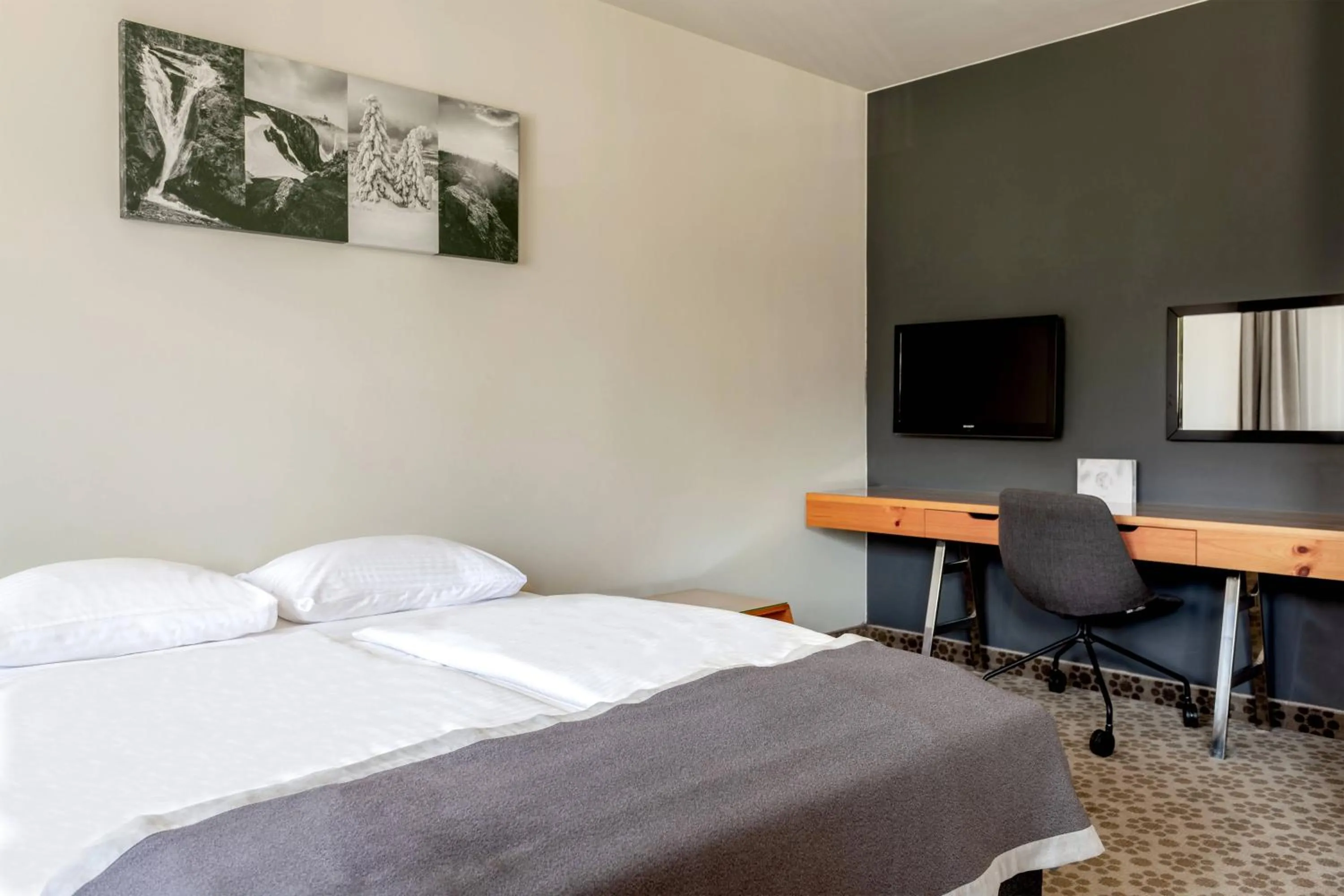 Photo of the whole room, Bed in Aparthotel Cristal Resort Szklarska Poręba by Zdrojowa