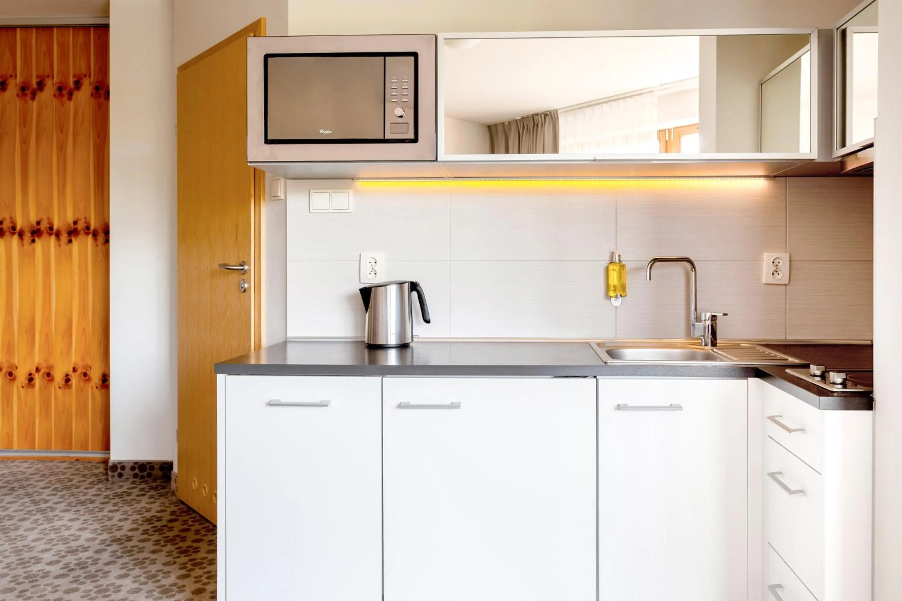 Kitchen or kitchenette in Aparthotel Cristal Resort Szklarska Poręba by Zdrojowa