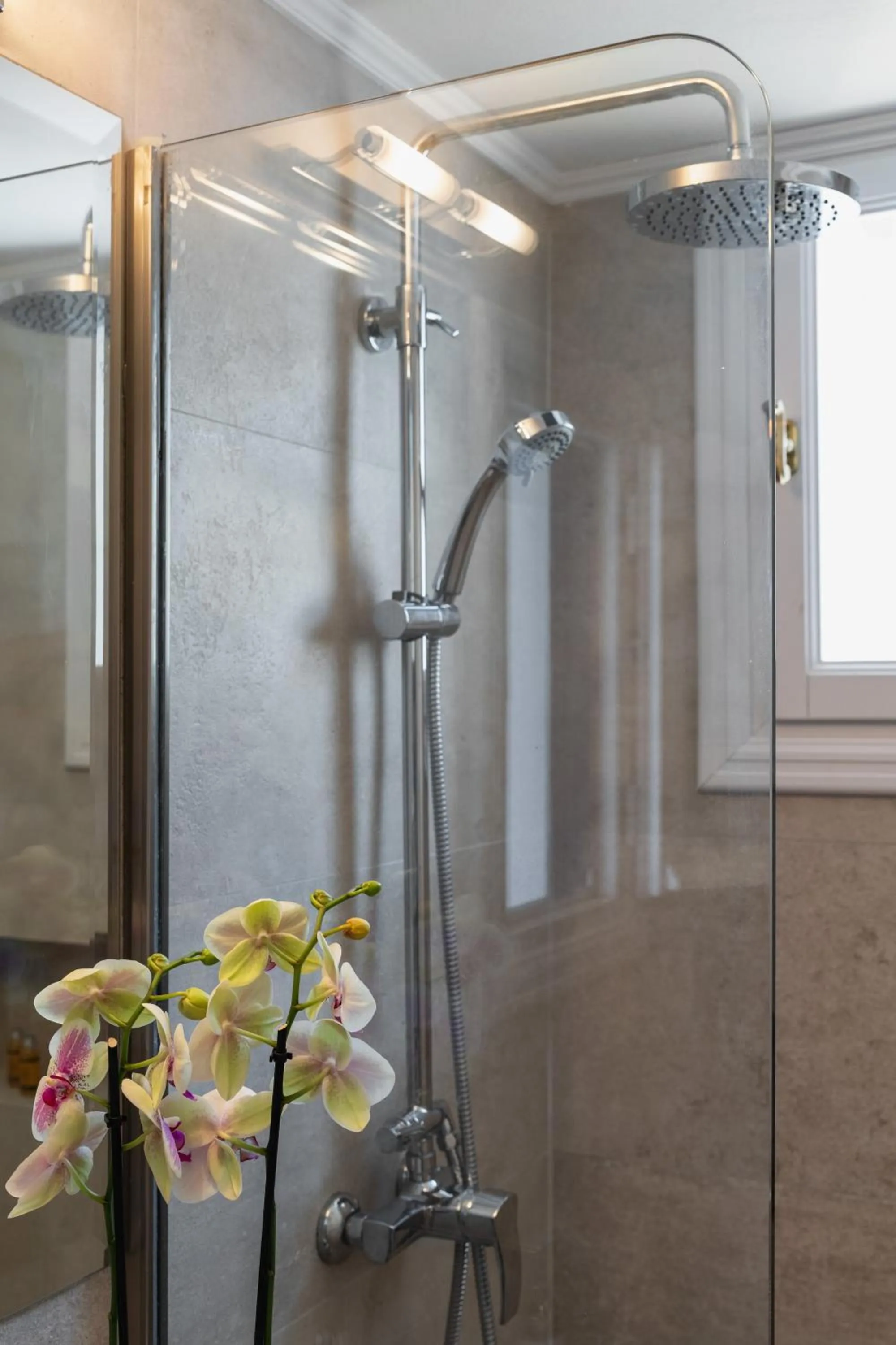 Shower in Porto Vecchio Luxury Suites