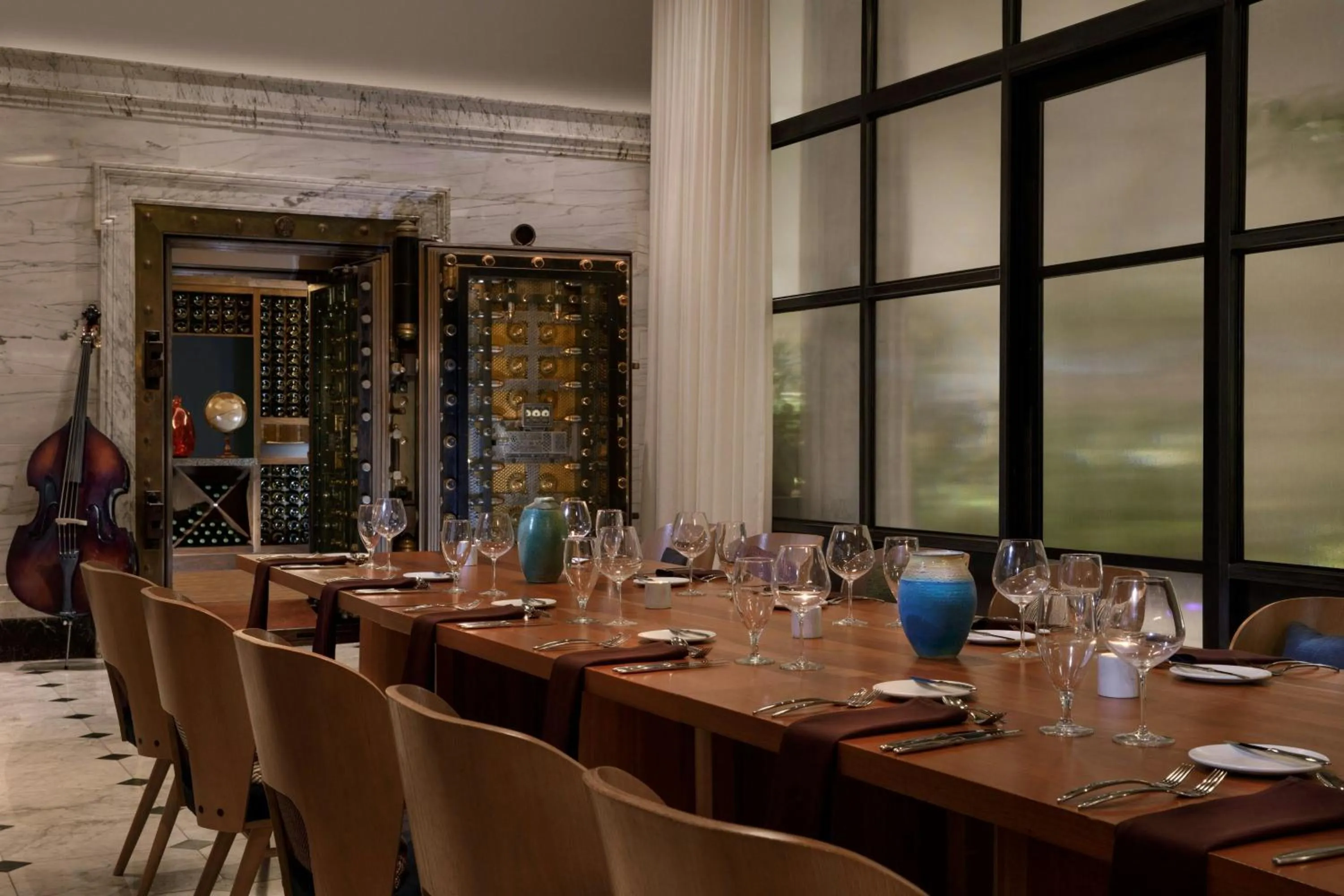 Restaurant/places to eat in Emery Hotel, Autograph Collection