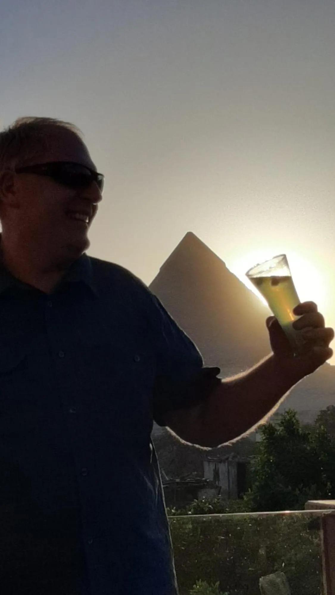 Restaurant/places to eat in Life Pyramids Inn