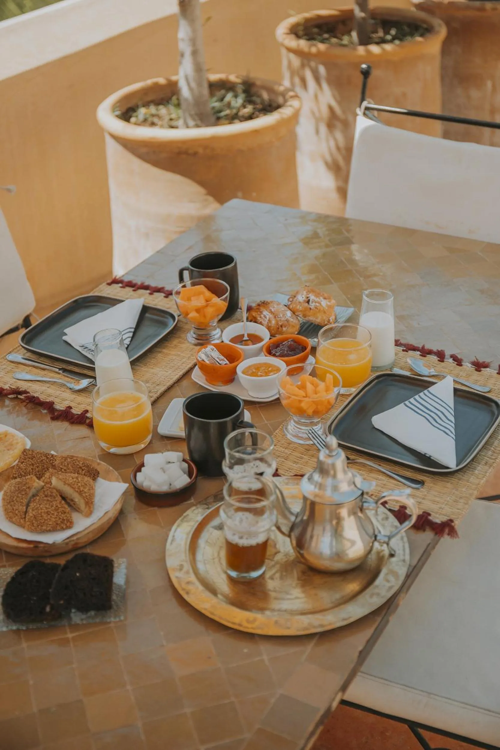 Restaurant/places to eat in Dar Zelda