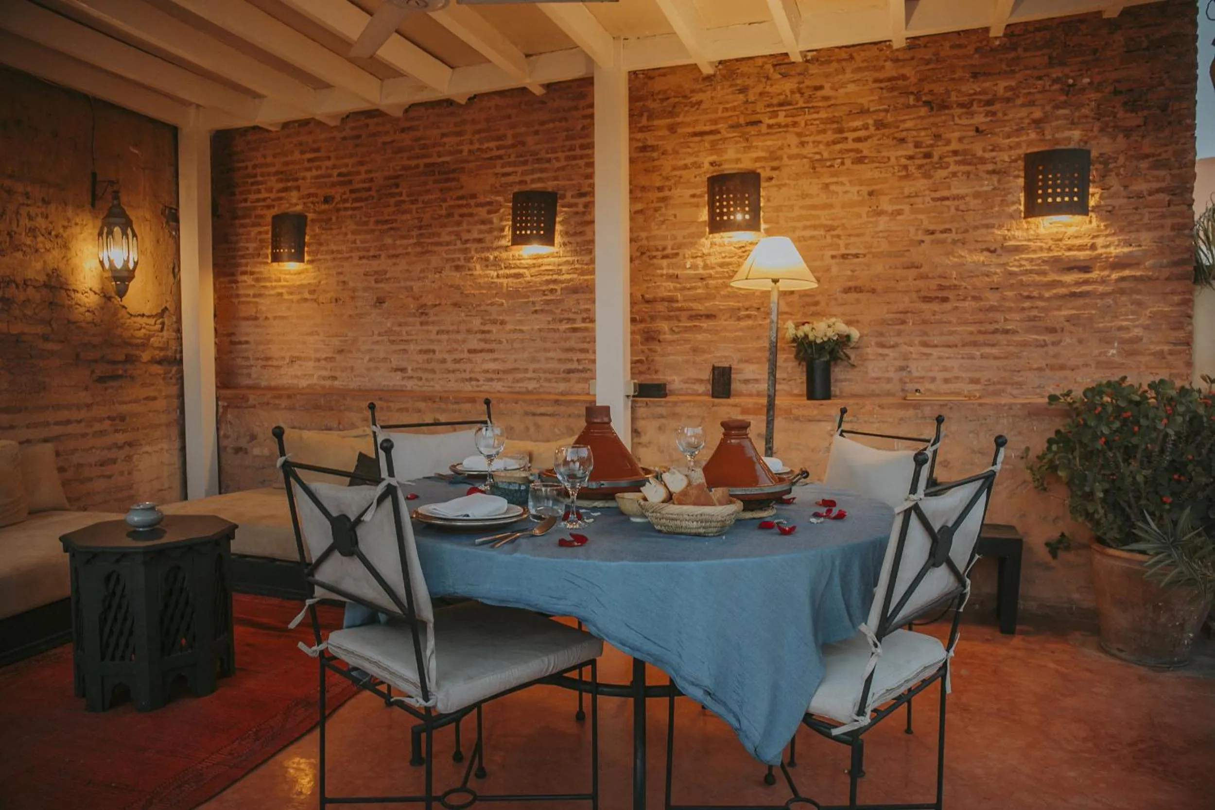 Restaurant/places to eat in Dar Zelda