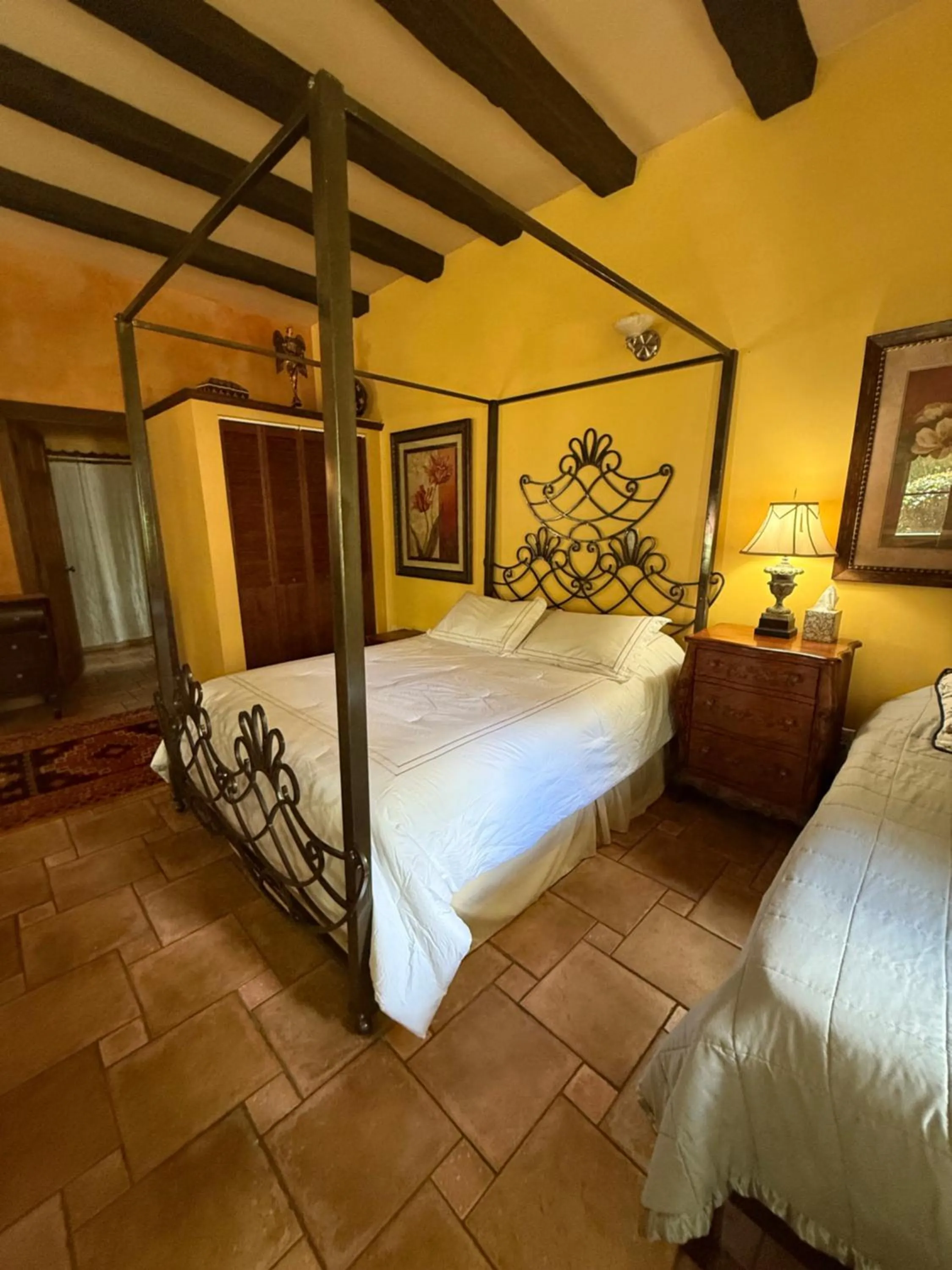 Bed in Flowertown Bed and Breakfast