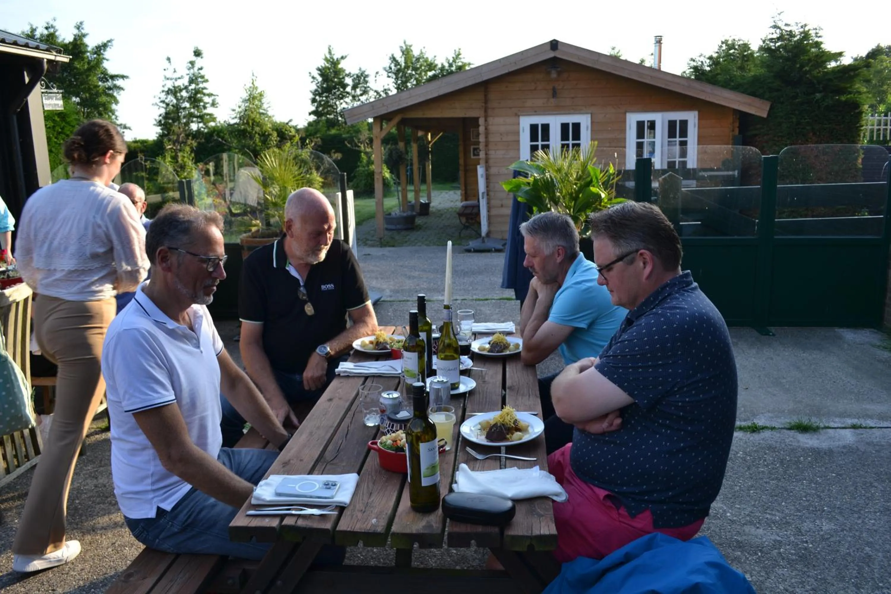 Restaurant/places to eat in lodge 61 hotel aan het water