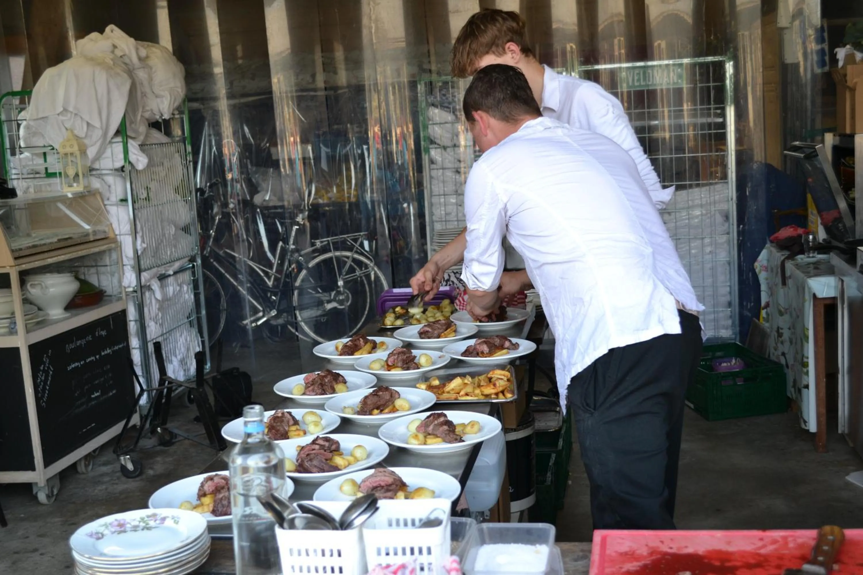 Restaurant/places to eat in lodge 61 hotel aan het water