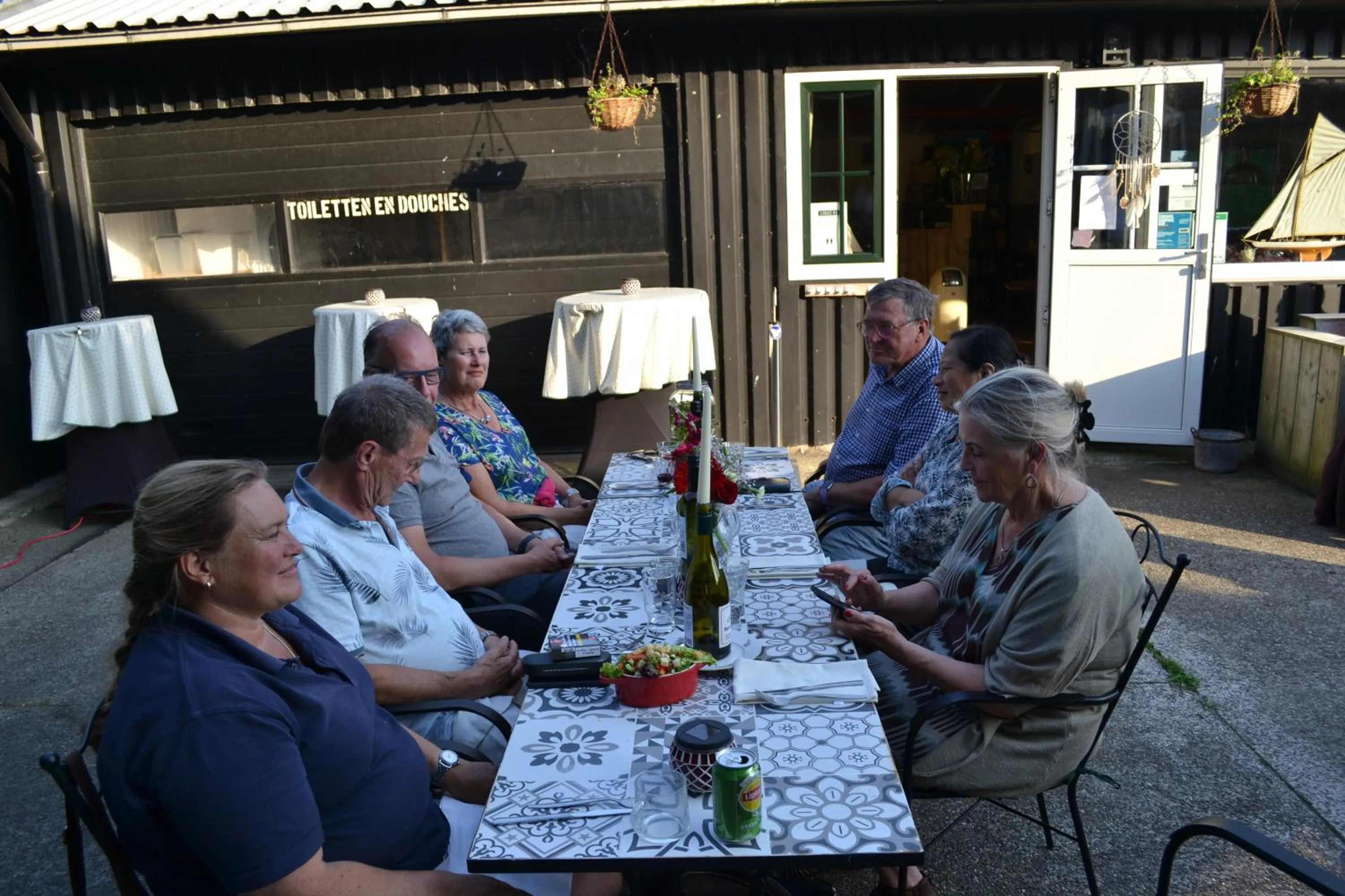 Restaurant/places to eat in lodge 61 hotel aan het water