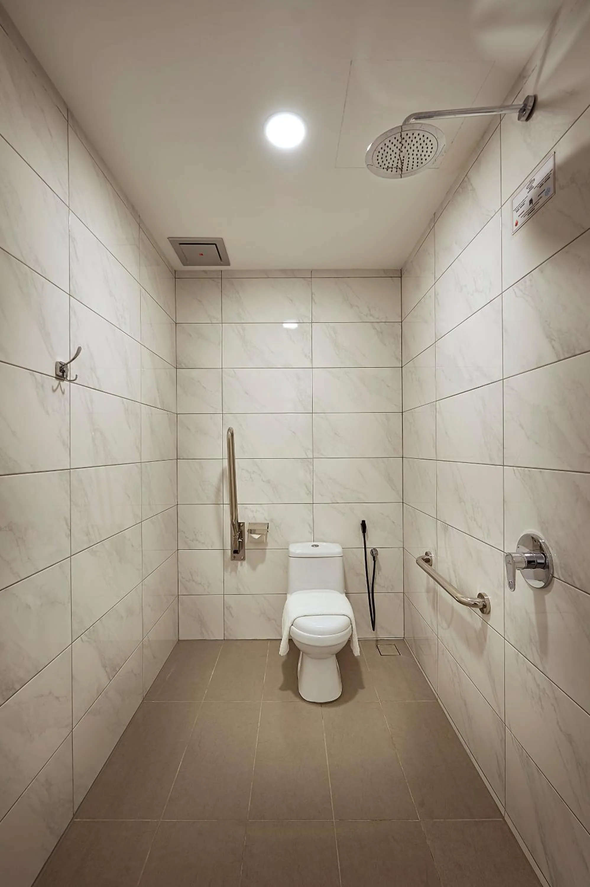 Shower in ZONE Hotels, Telok Panglima Garang