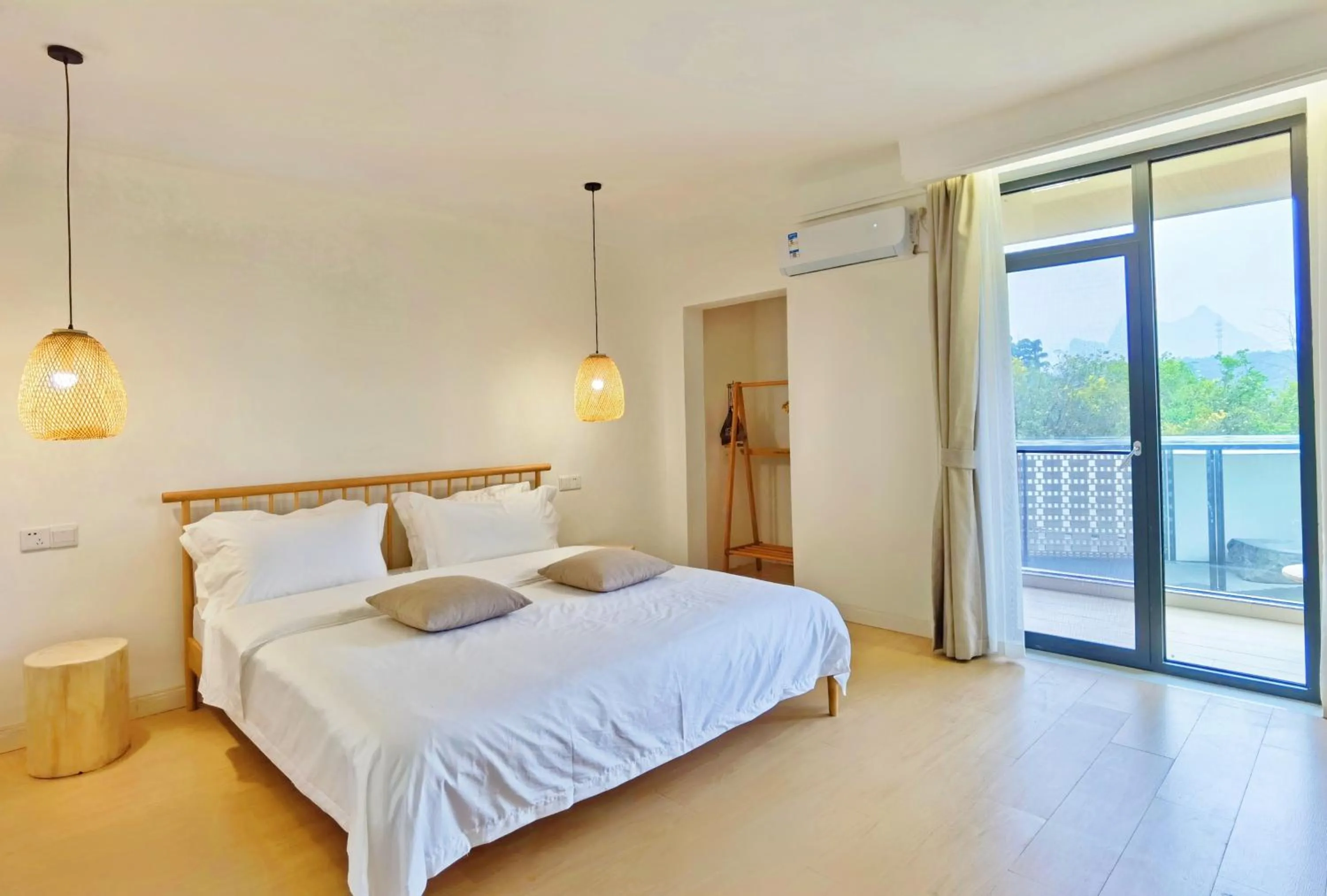 Bed in Riverside Retreat Hotel