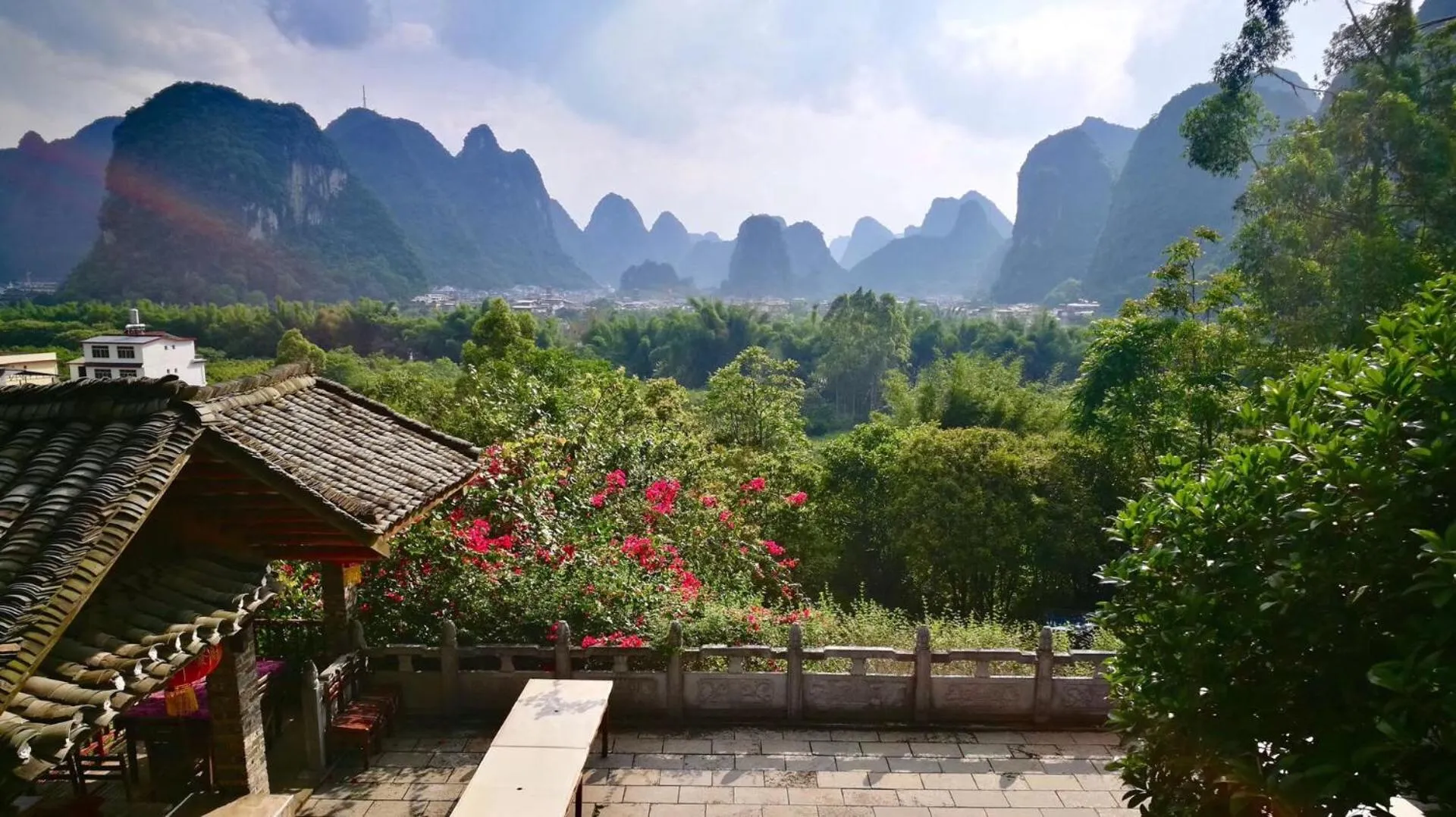 Mountain view in Riverside Retreat Hotel