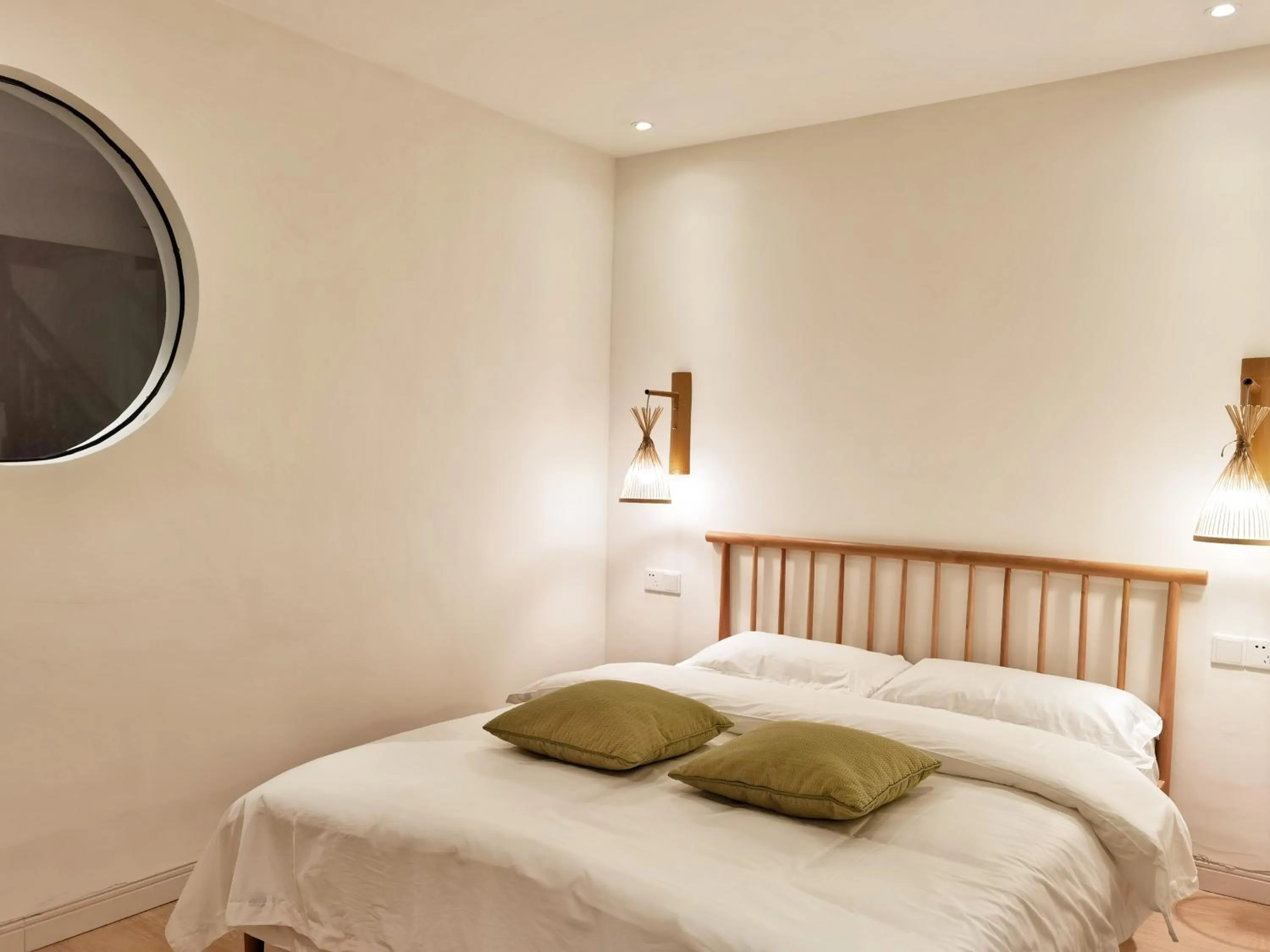 Bed in Riverside Retreat Hotel