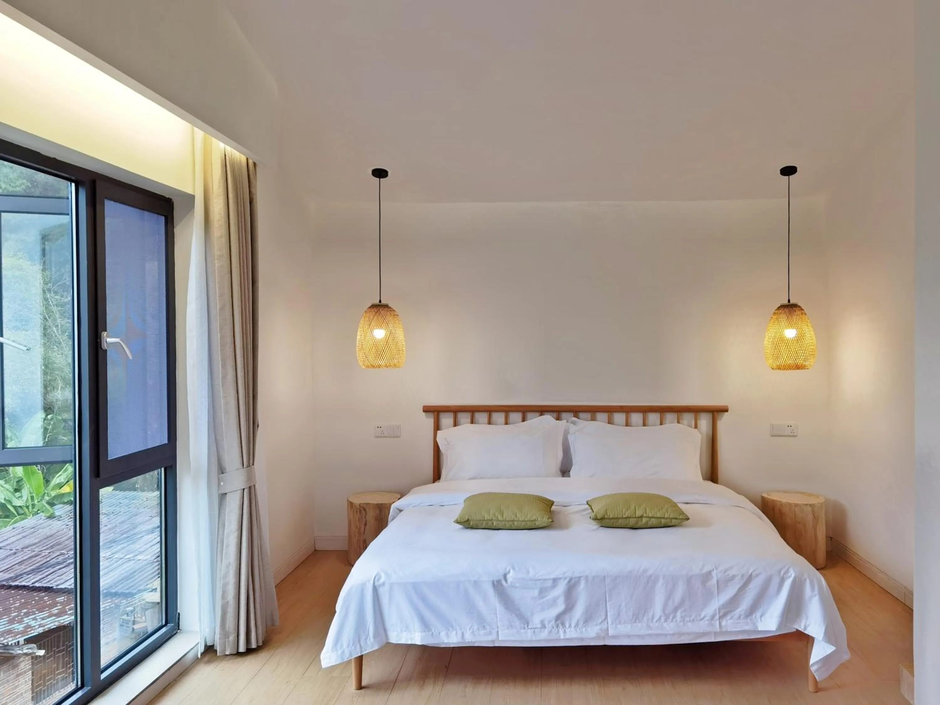 Bed in Riverside Retreat Hotel