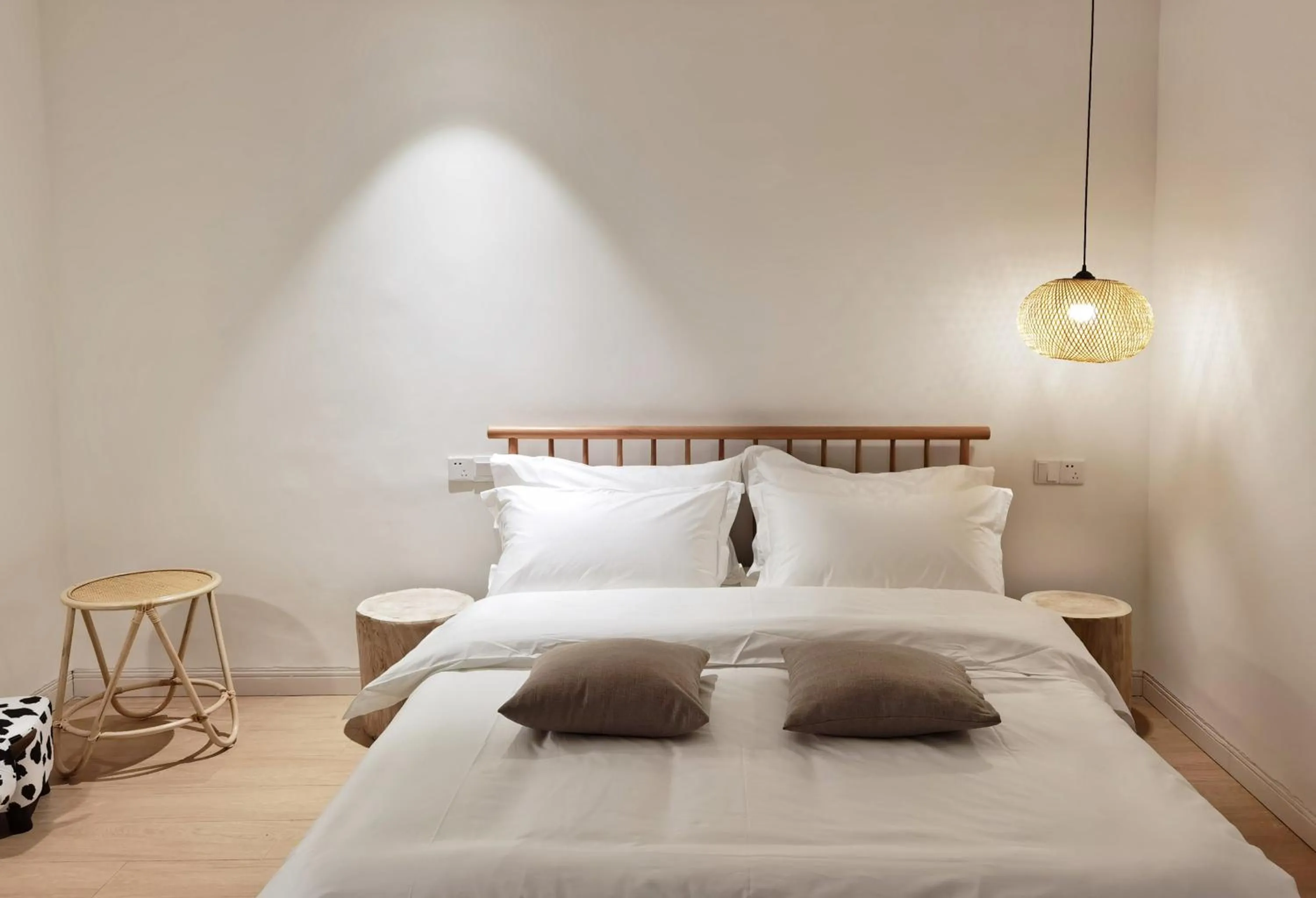 Bed in Riverside Retreat Hotel