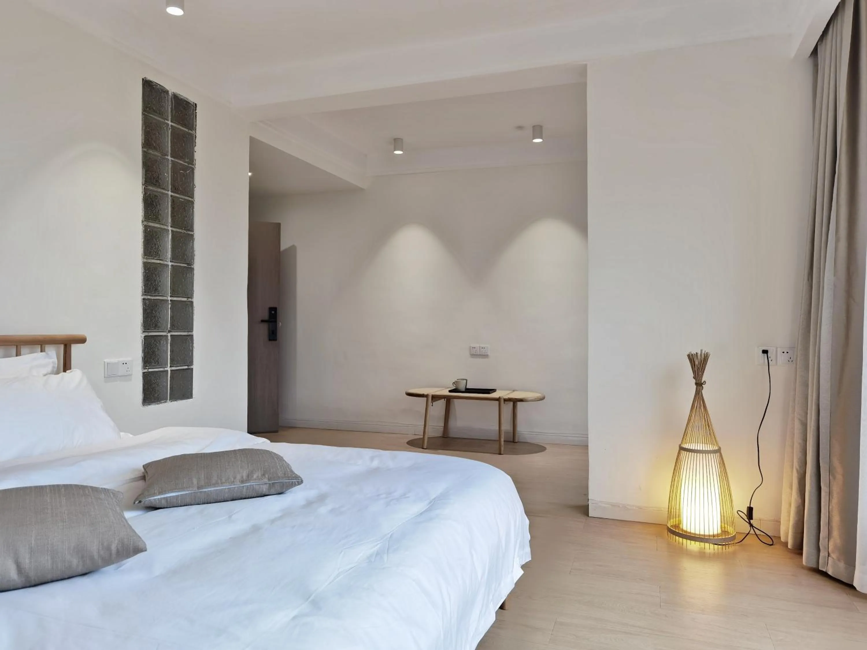 Bed in Riverside Retreat Hotel