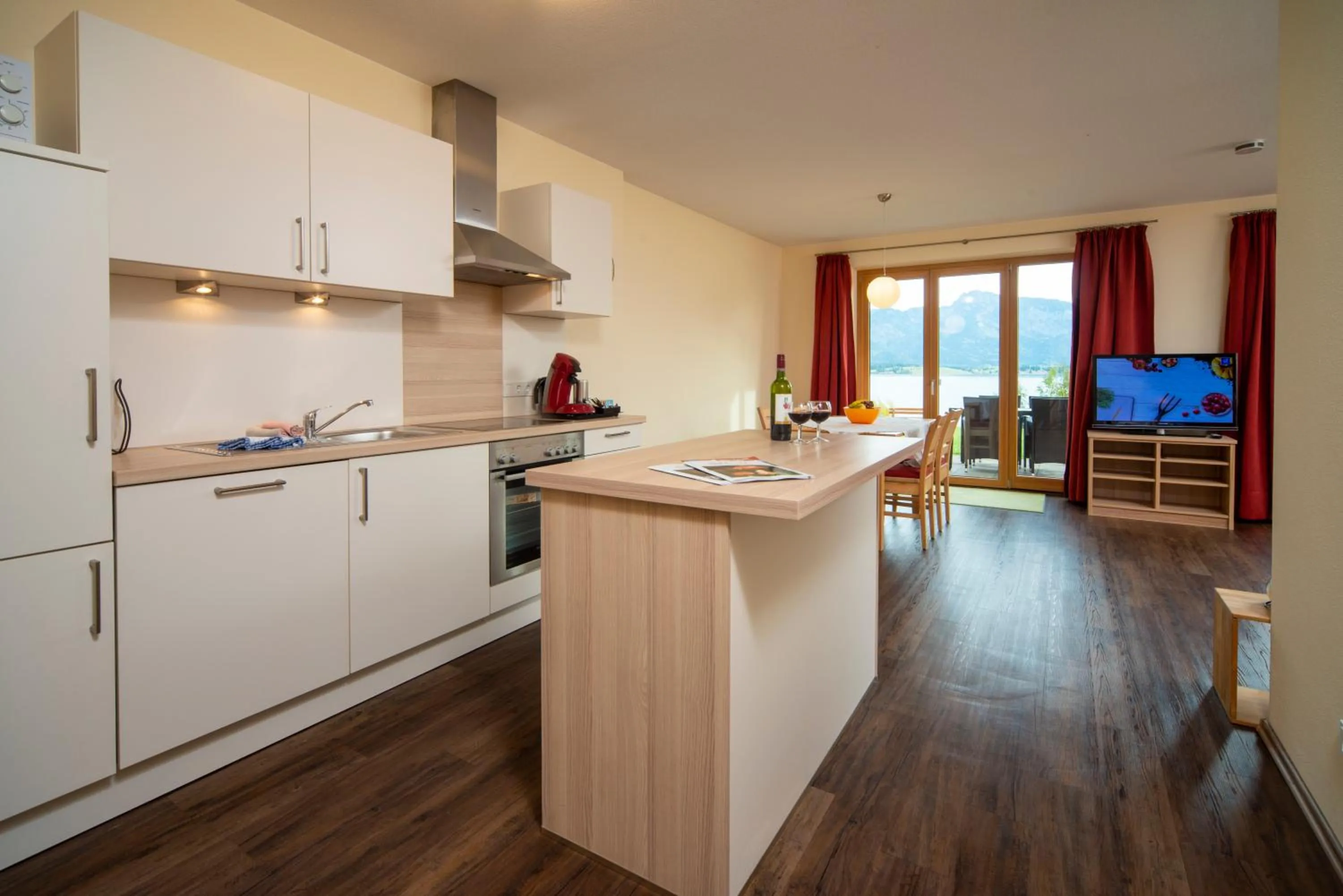 Kitchen or kitchenette in Seehotel und Appartements Schnöller