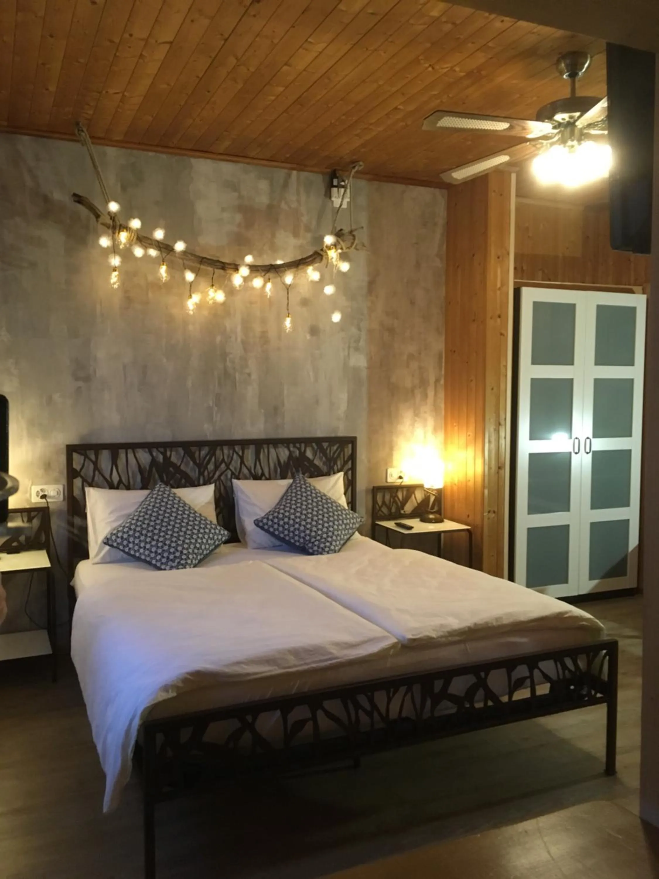 Decorative detail, Bed in Al Boccalino Bed&Breakfast