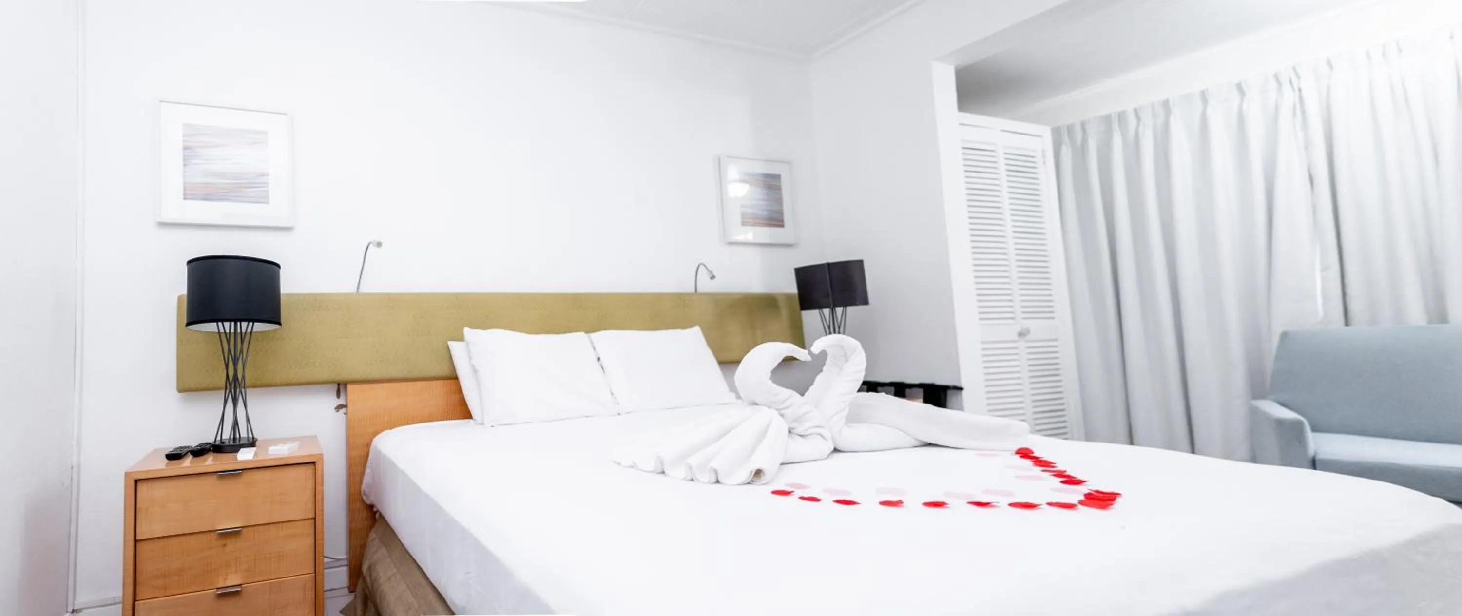 Bedroom, Bed in Ocean's Edge Lodge Restaurant & Bar