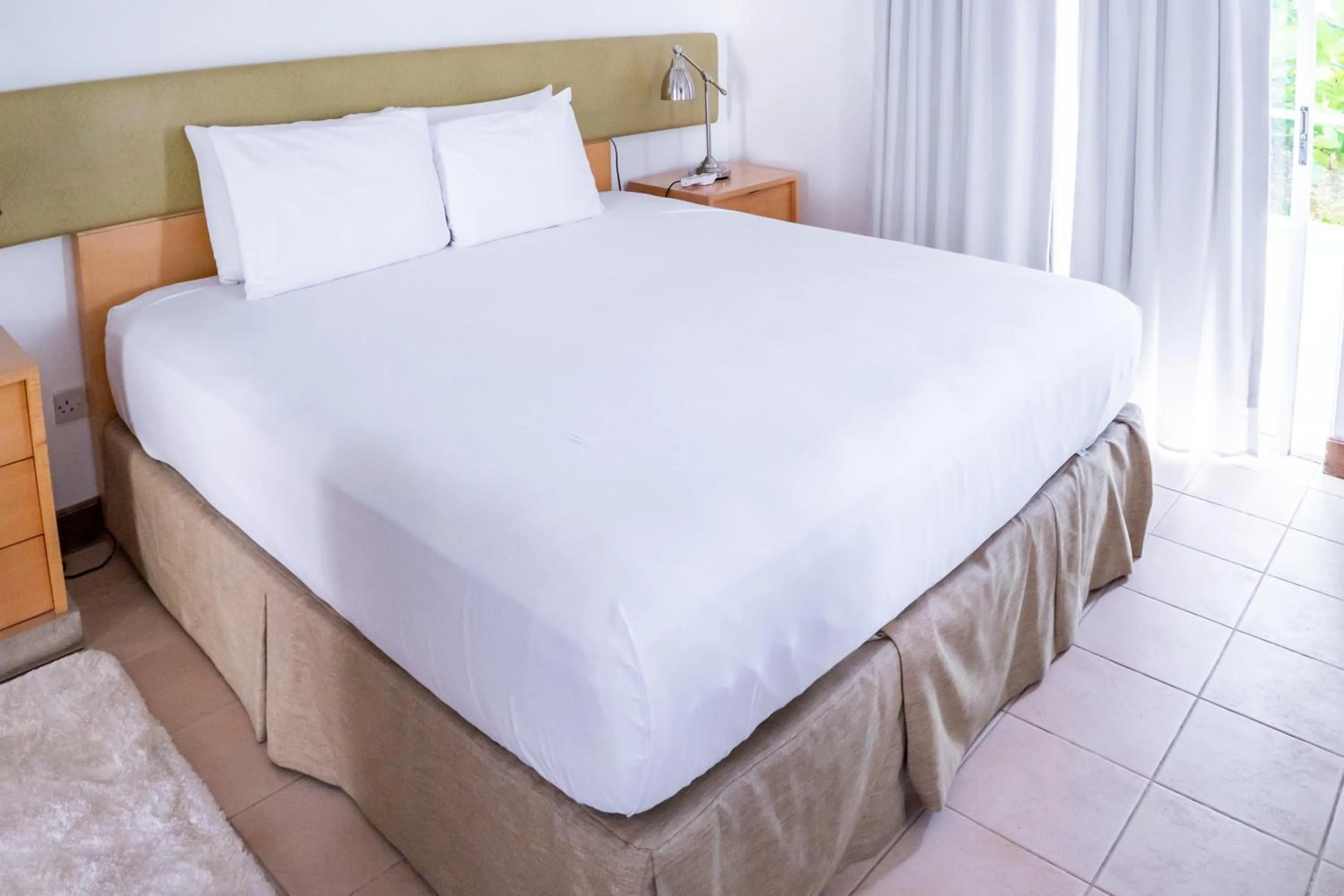 Bed in Ocean's Edge Lodge Restaurant & Bar