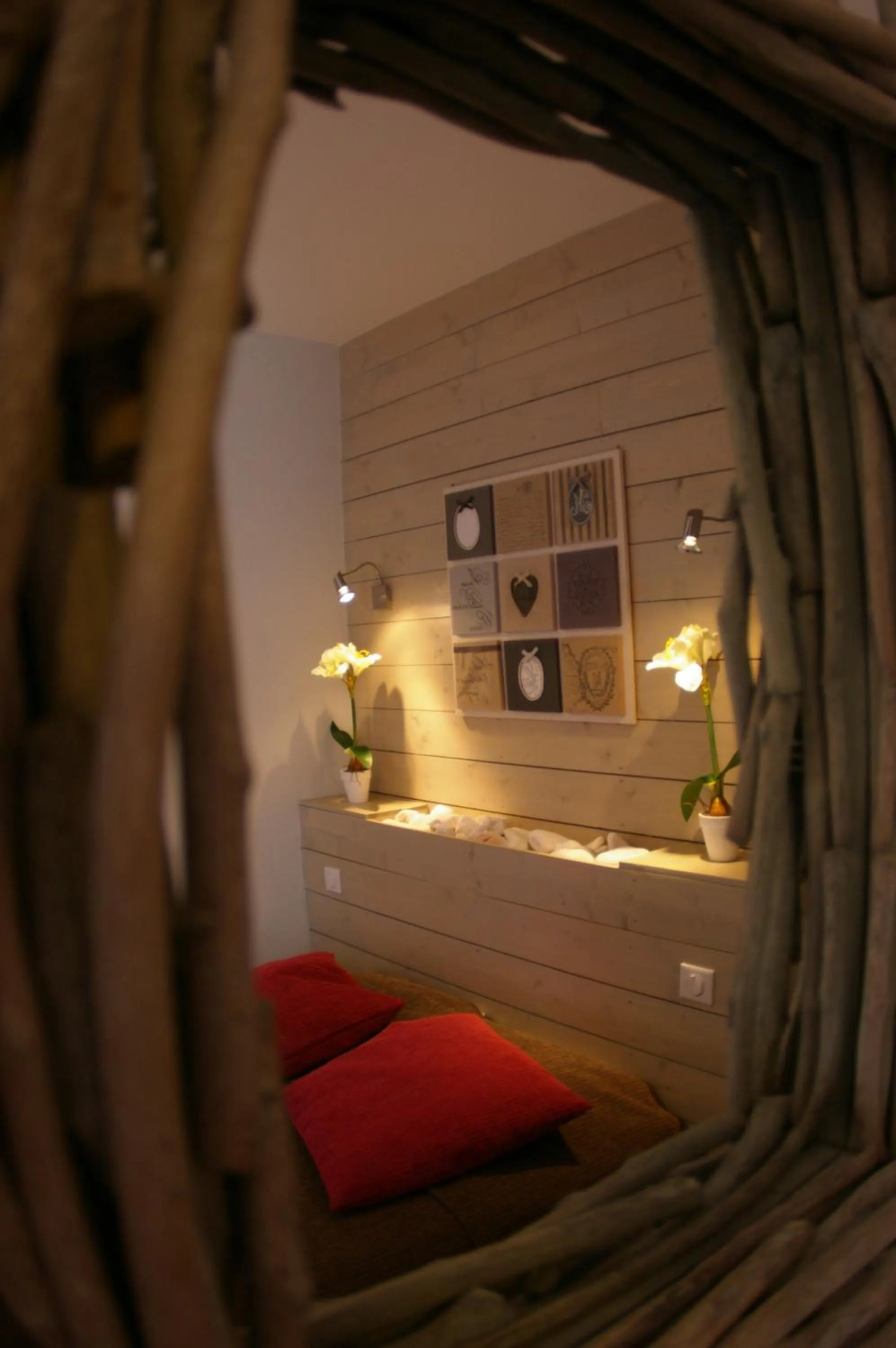 Bedroom, Bed in Logis Hôtel Le Cheval Noir