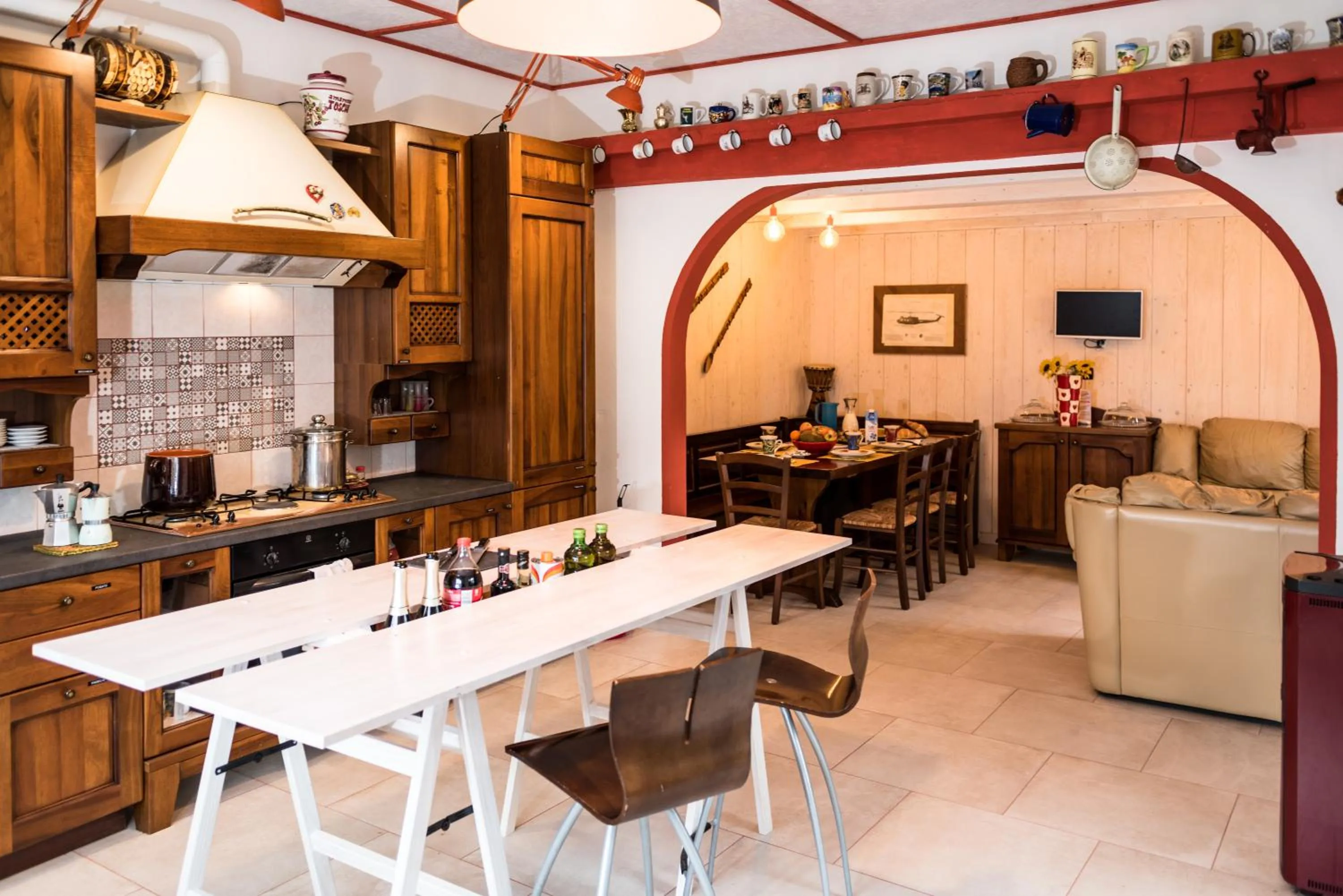 Communal kitchen in piccadilly b&b