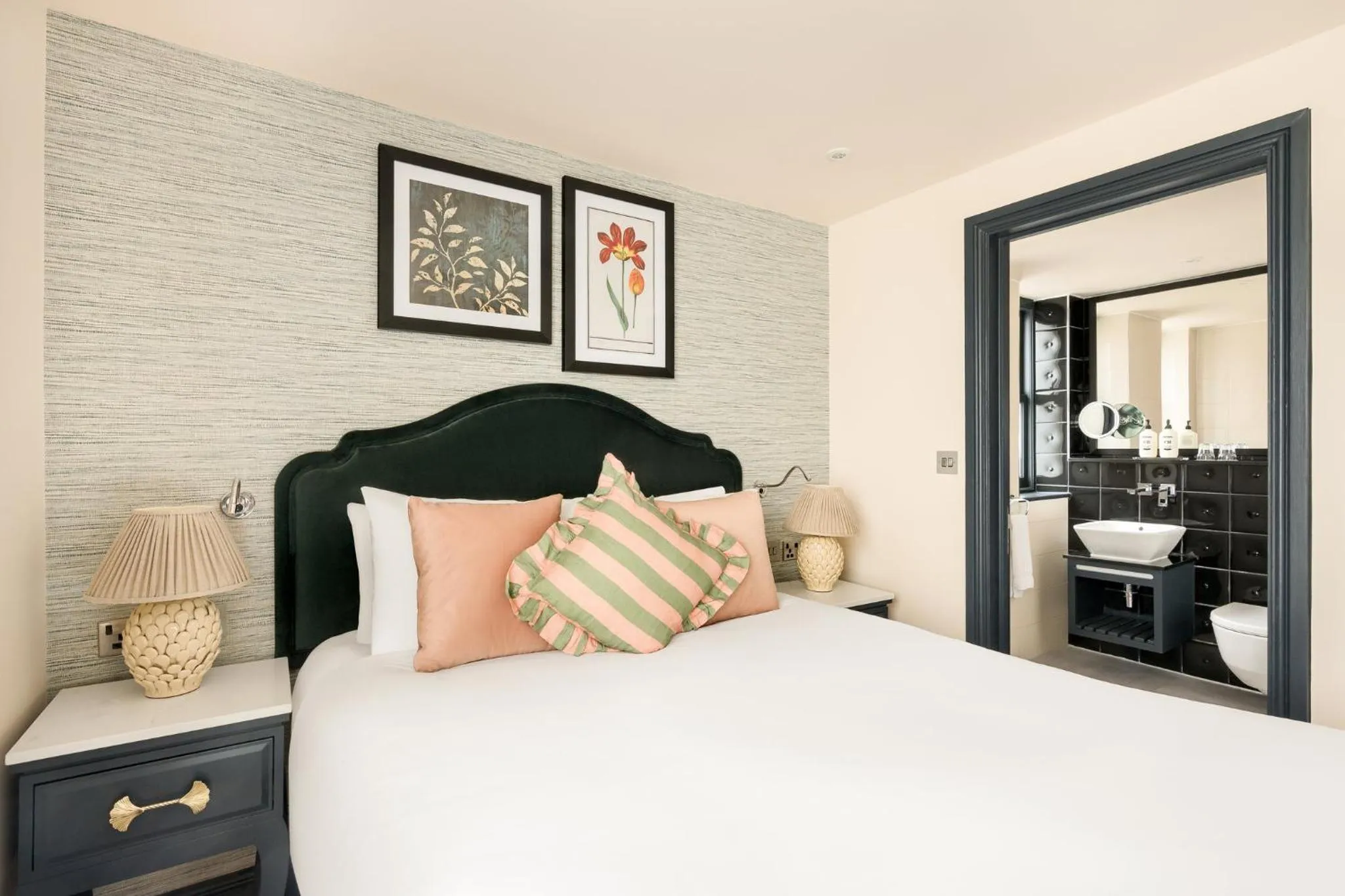 Photo of the whole room, Bed in Hotel Indigo London - Kensington by IHG