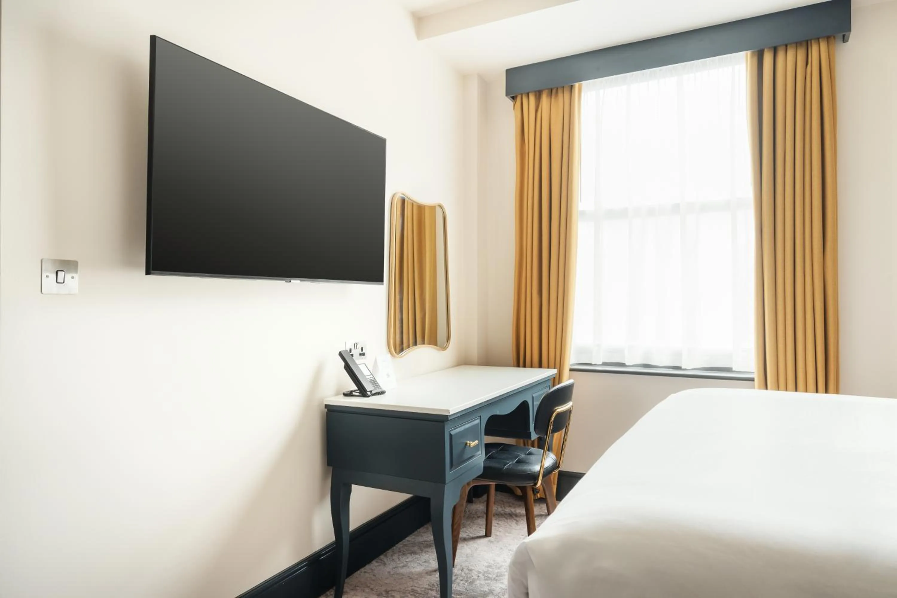 Bedroom, Bed in Hotel Indigo London - Kensington by IHG