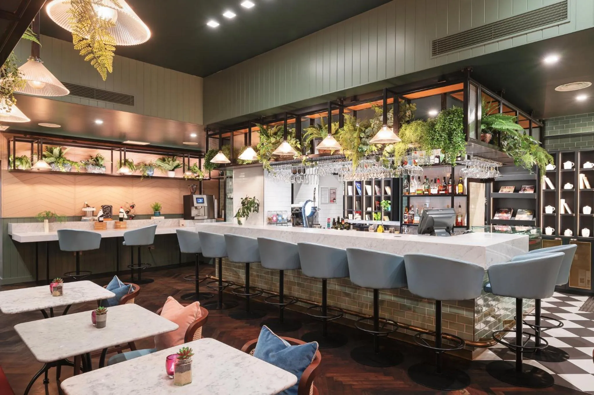 Lounge or bar in Hotel Indigo London - Kensington by IHG