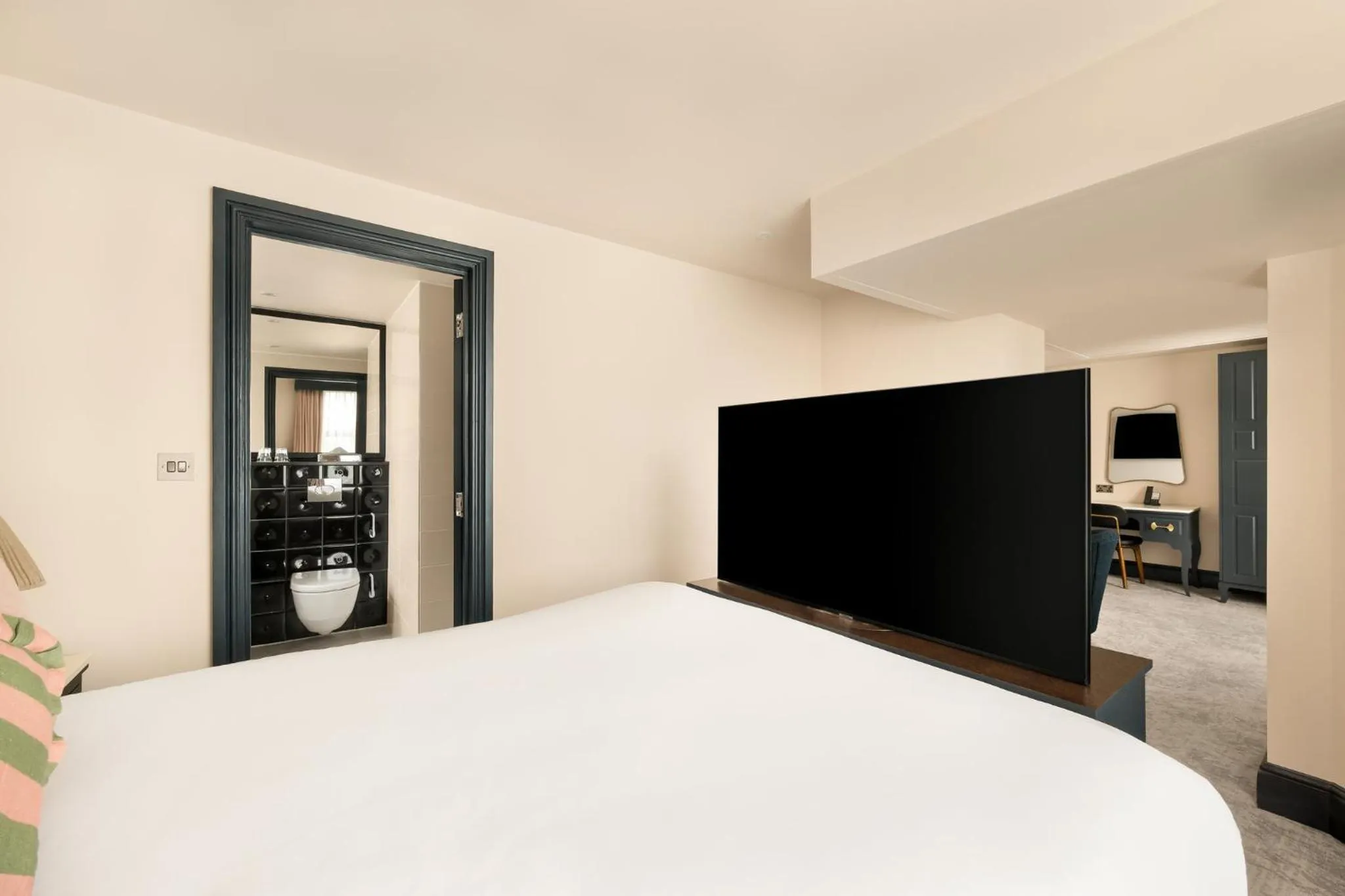 Photo of the whole room, Bed in Hotel Indigo London - Kensington by IHG