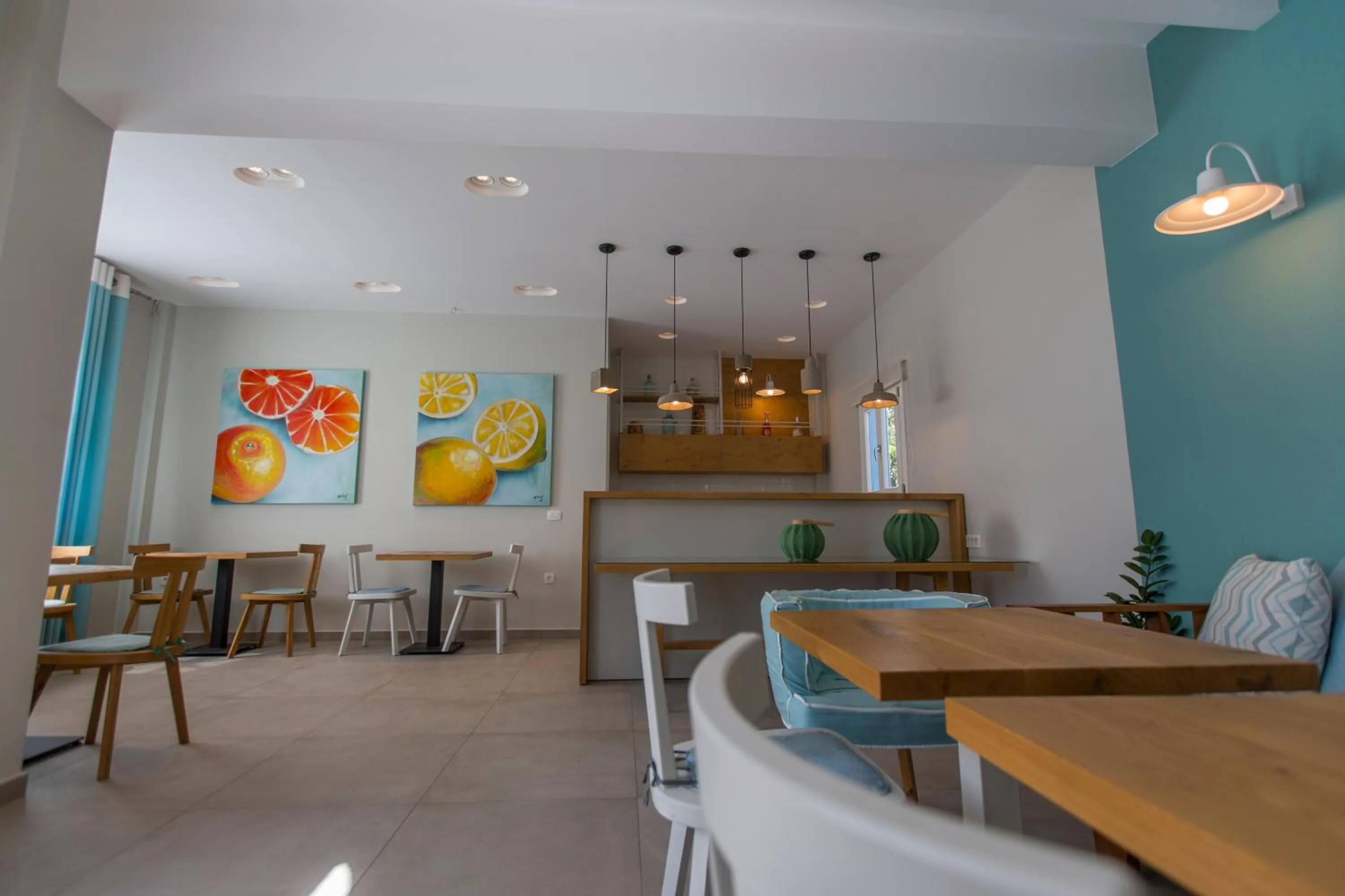 Restaurant/places to eat in Preka Maria